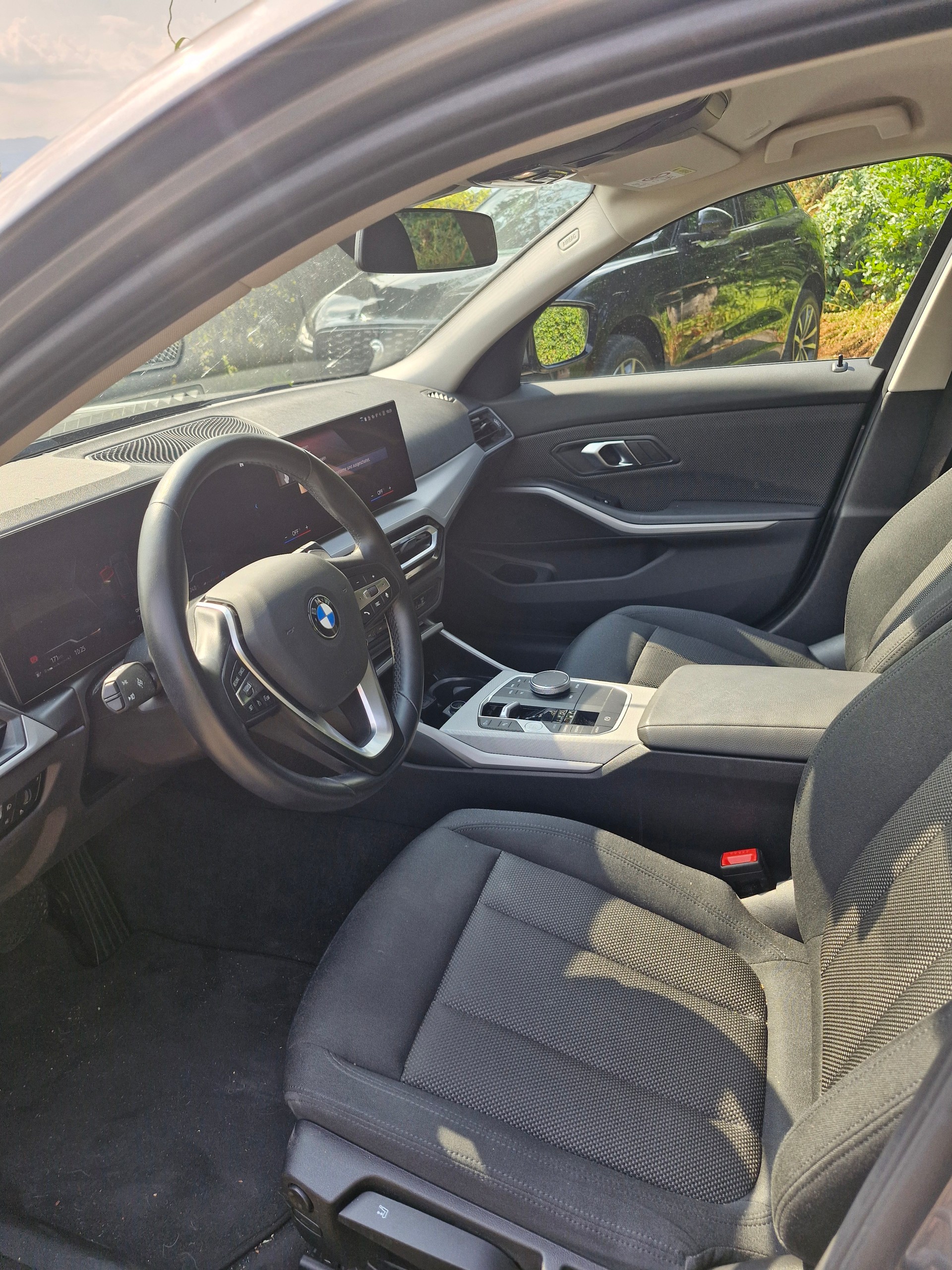 BMW BMW 320d xDrive-image-1