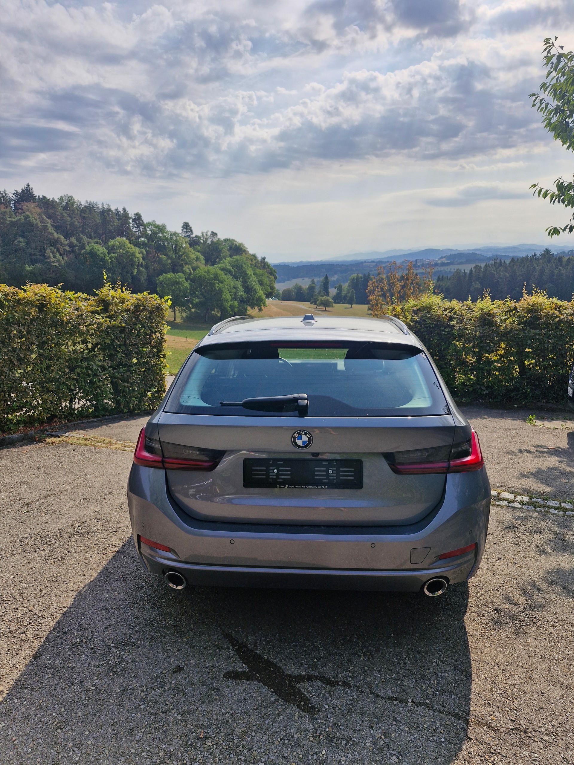 BMW BMW 320d xDrive-image-4