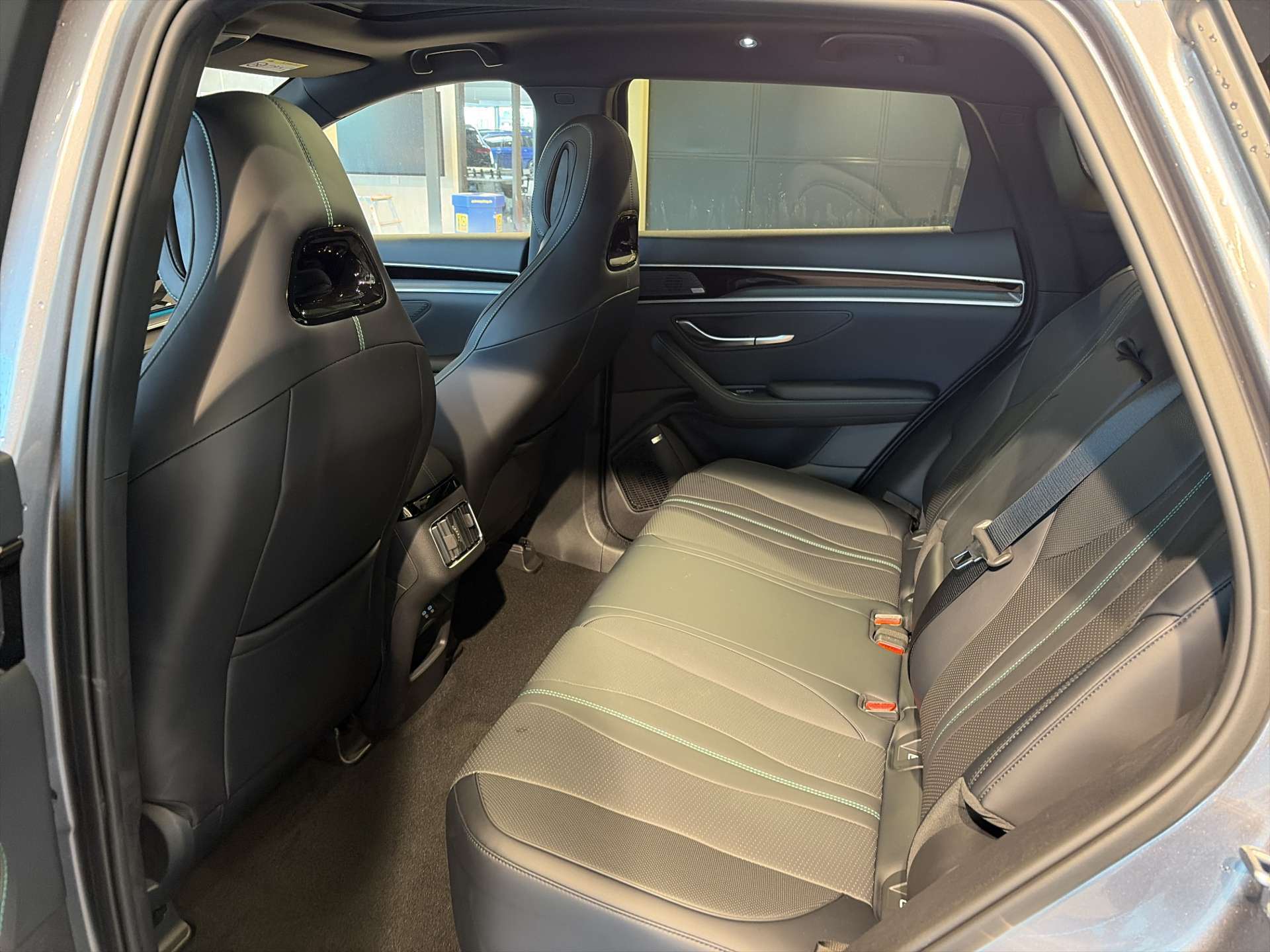 BYD Seal U DM-i PHEV Design AWD 324PS Automat-image-6