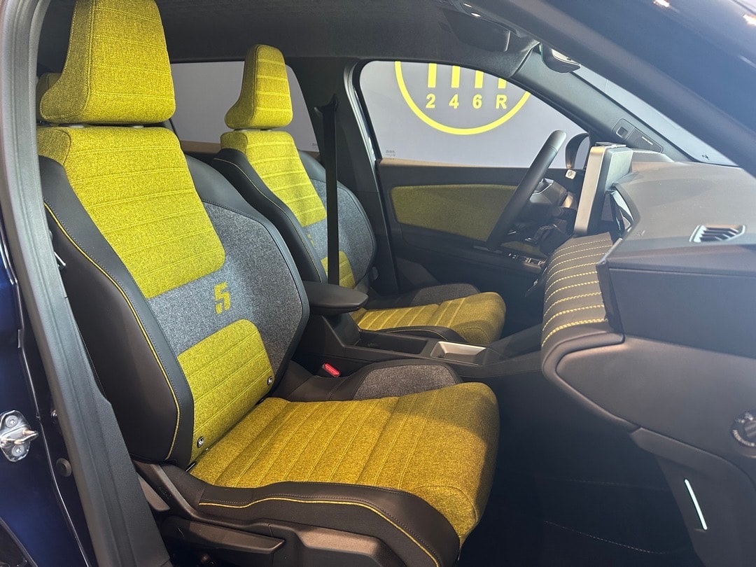 RENAULT R5 E-Tech Comfort Range 52 kWh Iconic Five-image-11