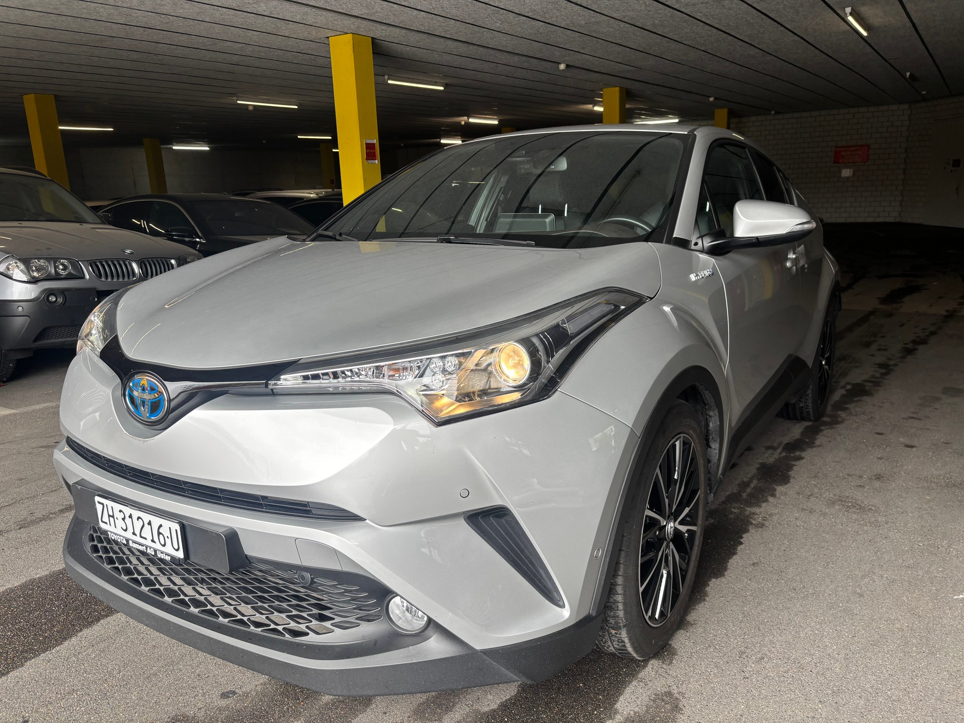 TOYOTA C-HR 1.8 HSD Comfort CVT-image-3
