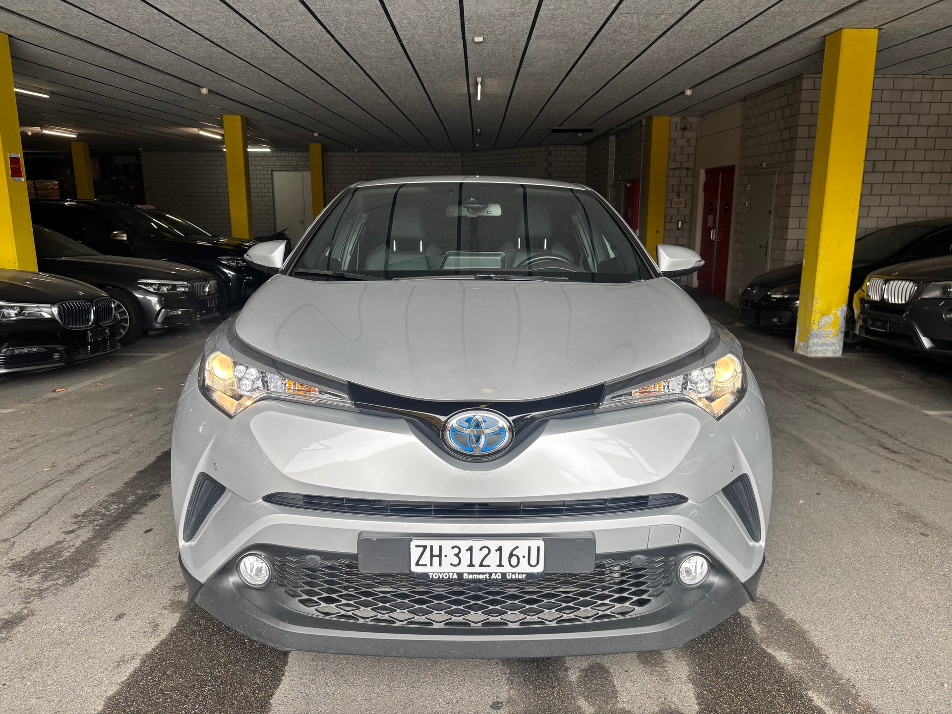 TOYOTA C-HR 1.8 HSD Comfort CVT-image-1
