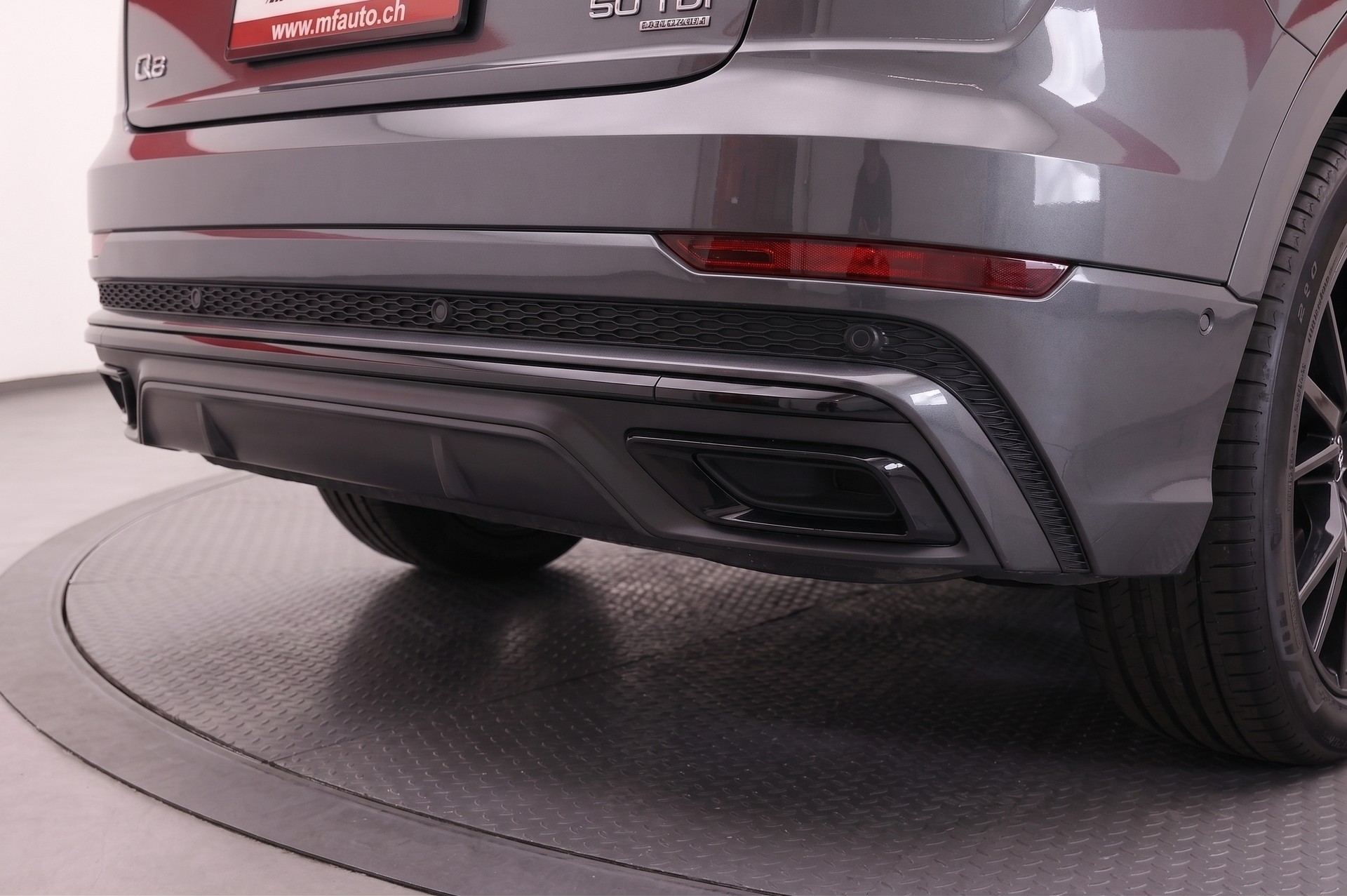 AUDI Q8 3.0 50 TDI Black Edition quattro T-Tronic CH FAHRZEUG Bang & Olufsen Advanced Sound System-image-9