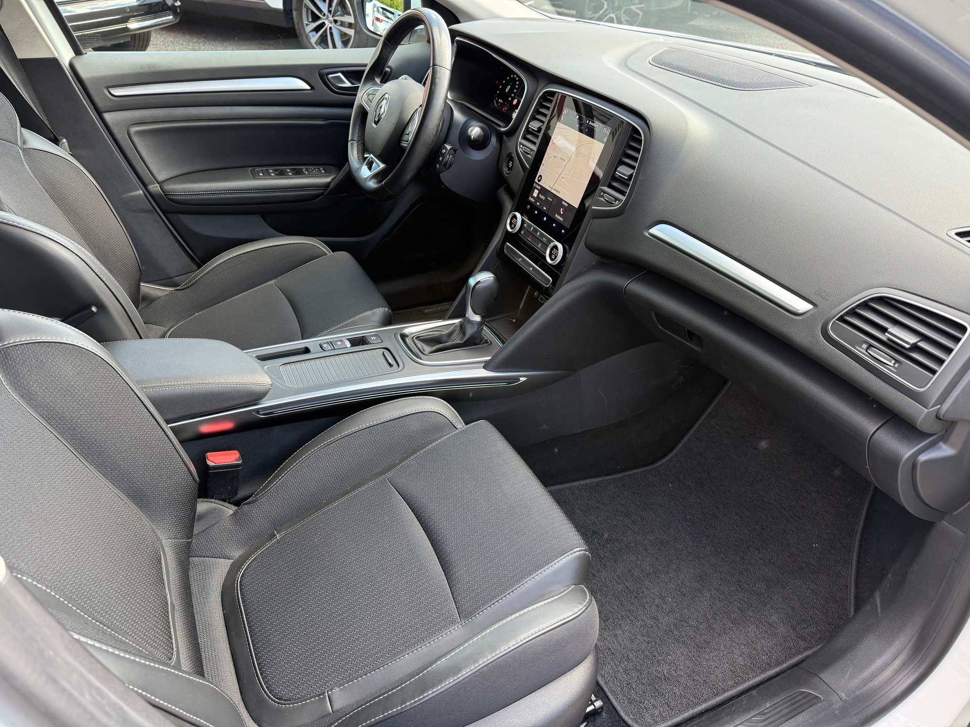 RENAULT Mégane Grandtour 1.3 16V Turbo Techno EDC-image-9