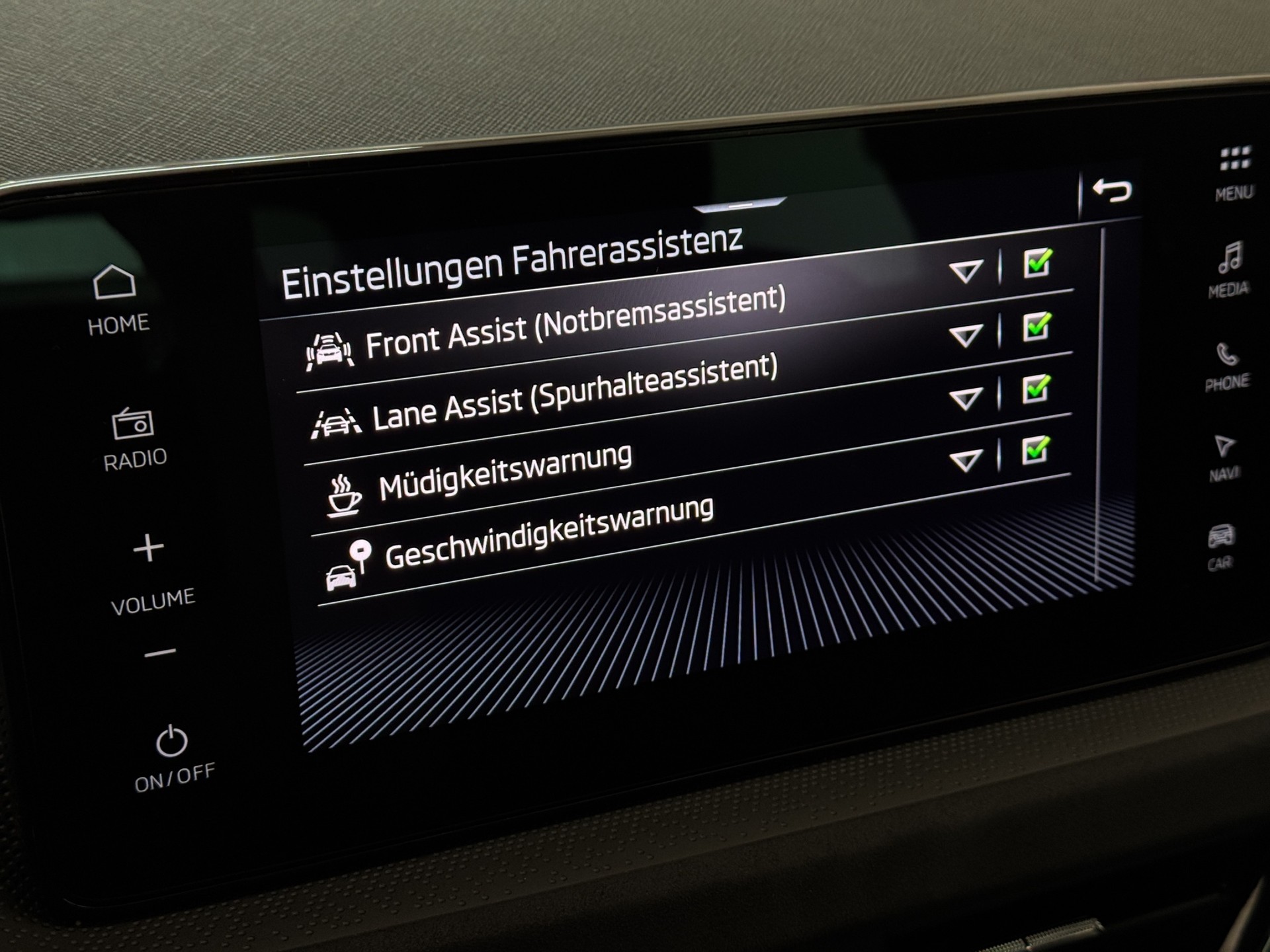 SKODA Scala 1.0 TSI Selection Business DSG "Pano-RF.-Kamera-Matrix"-image-21