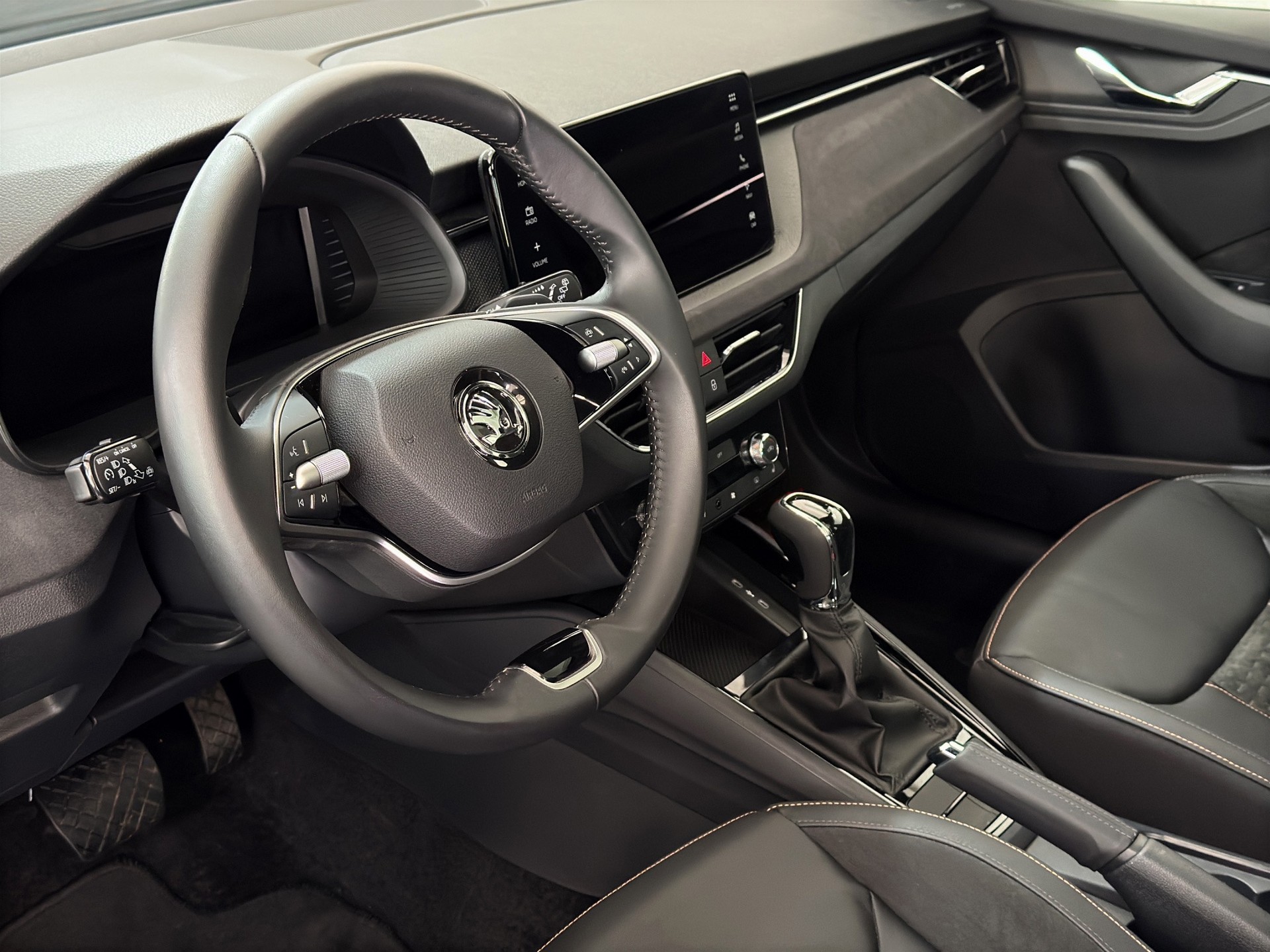 SKODA Scala 1.0 TSI Selection Business DSG "Pano-RF.-Kamera-Matrix"-image-13