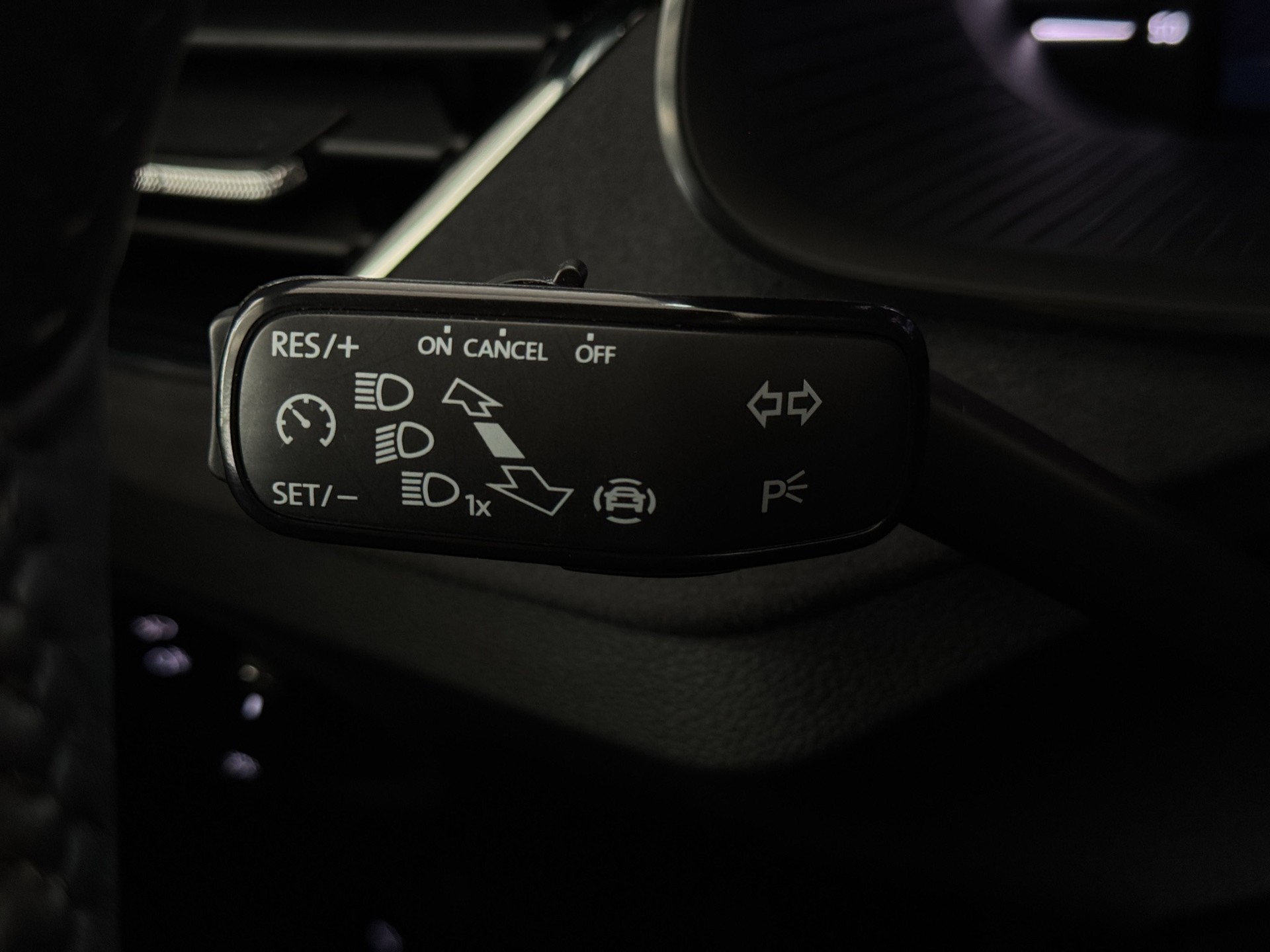 SKODA Scala 1.0 TSI Selection Business DSG "Pano-RF.-Kamera-Matrix"-image-16
