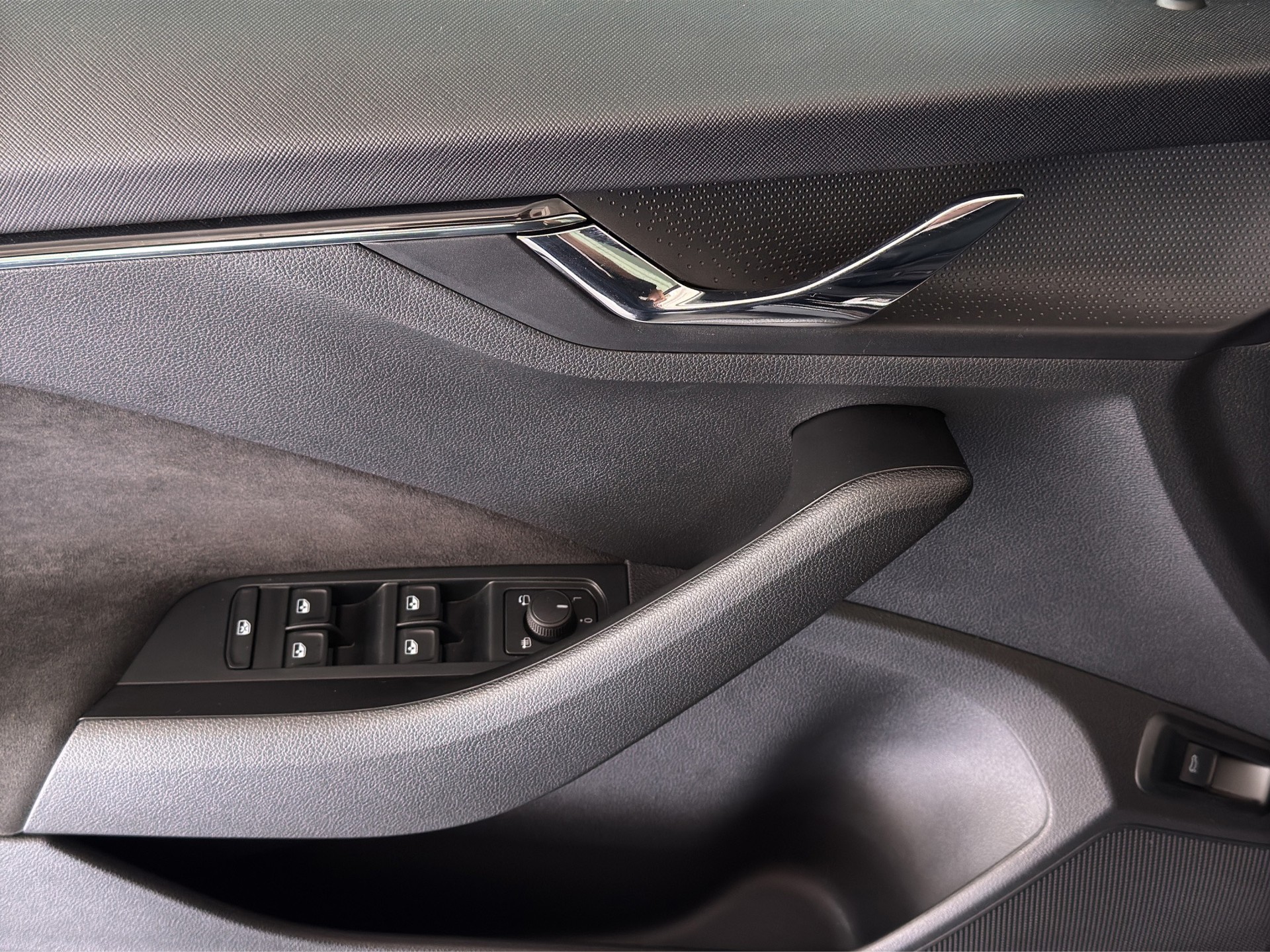 SKODA Scala 1.0 TSI Selection Business DSG "Pano-RF.-Kamera-Matrix"-image-8