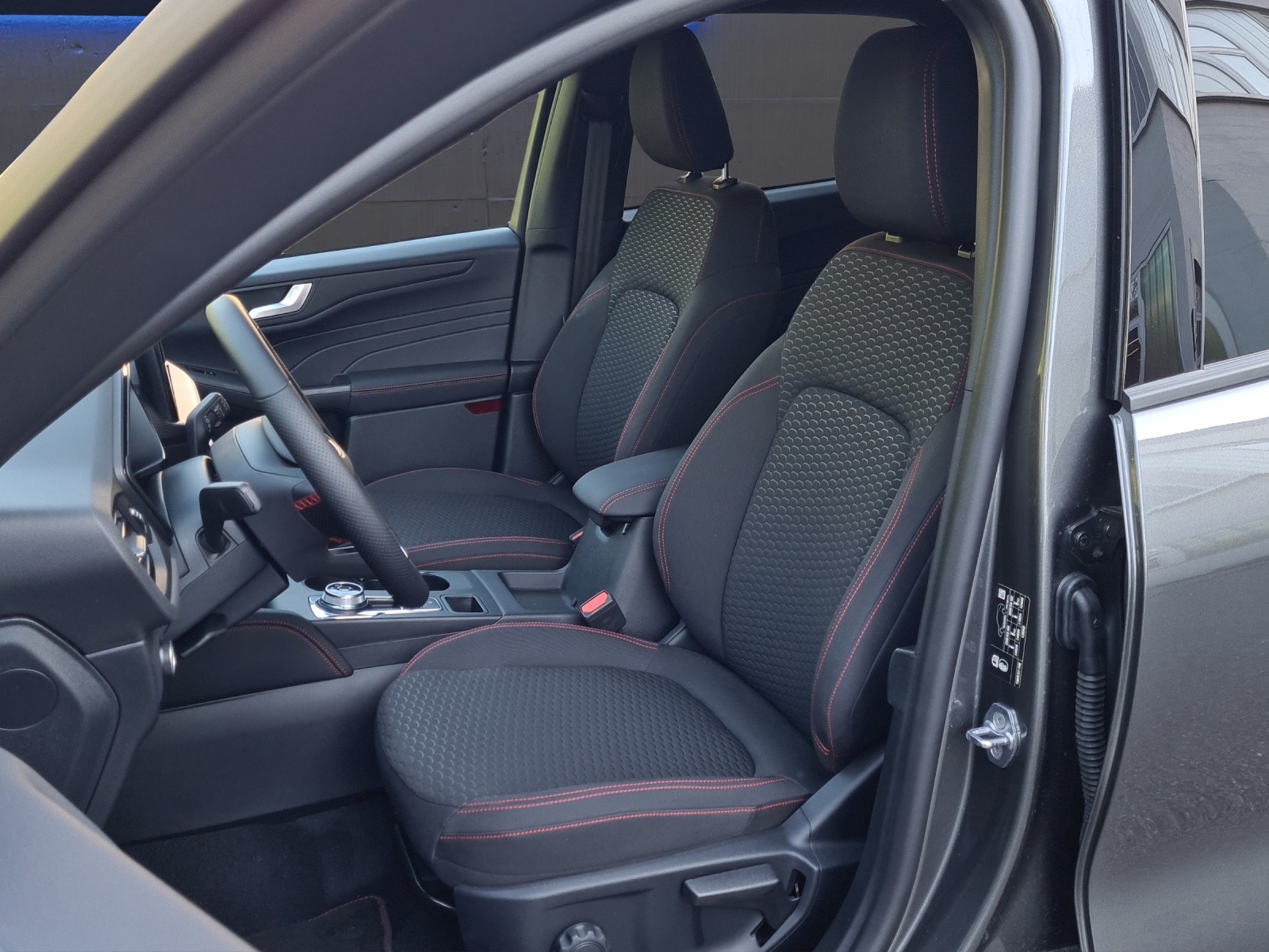 FORD Kuga 2.5i FHEV FULL-HYBRID 183 PS ST-Line 4x4 AUTOMAT-image-6