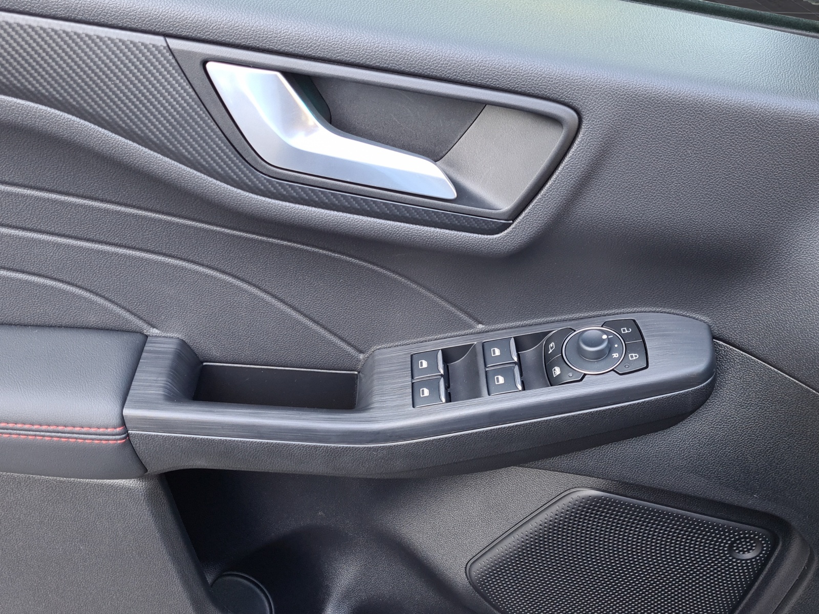 FORD Kuga 2.5i FHEV FULL-HYBRID 183 PS ST-Line 4x4 AUTOMAT-image-19