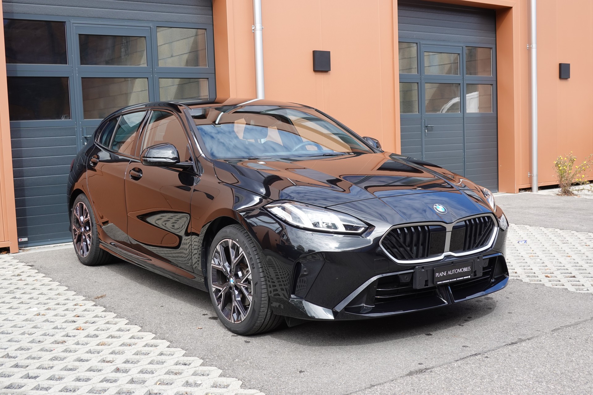 BMW 120i M Sport Steptronic - "LEASING DES 2,9% * Caméra Recul + Capteurs * Drive Select * Cuir/Alcantara"-image-2