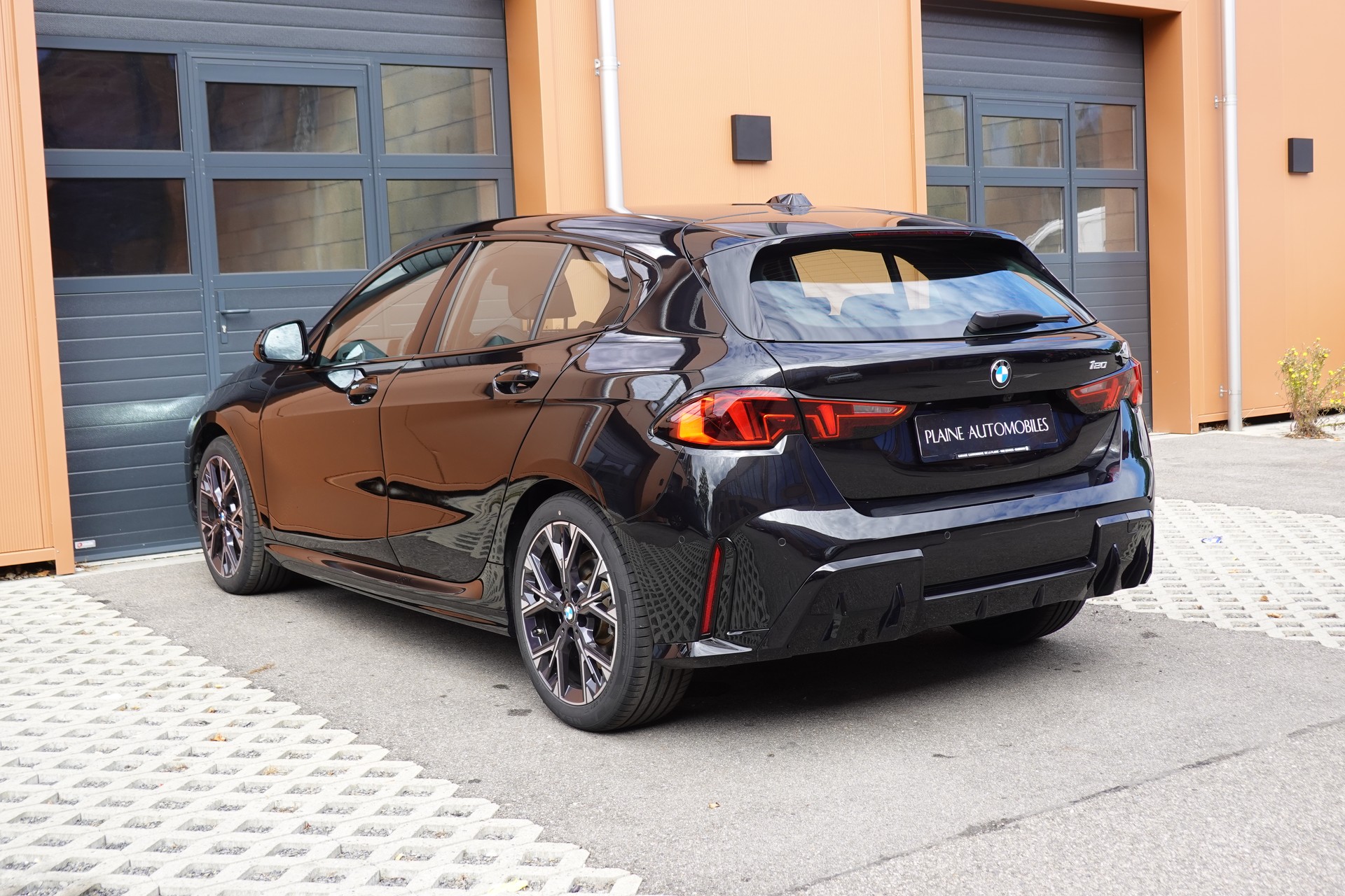 BMW 120i M Sport Steptronic - "LEASING DES 2,9% * Caméra Recul + Capteurs * Drive Select * Cuir/Alcantara"-image-9