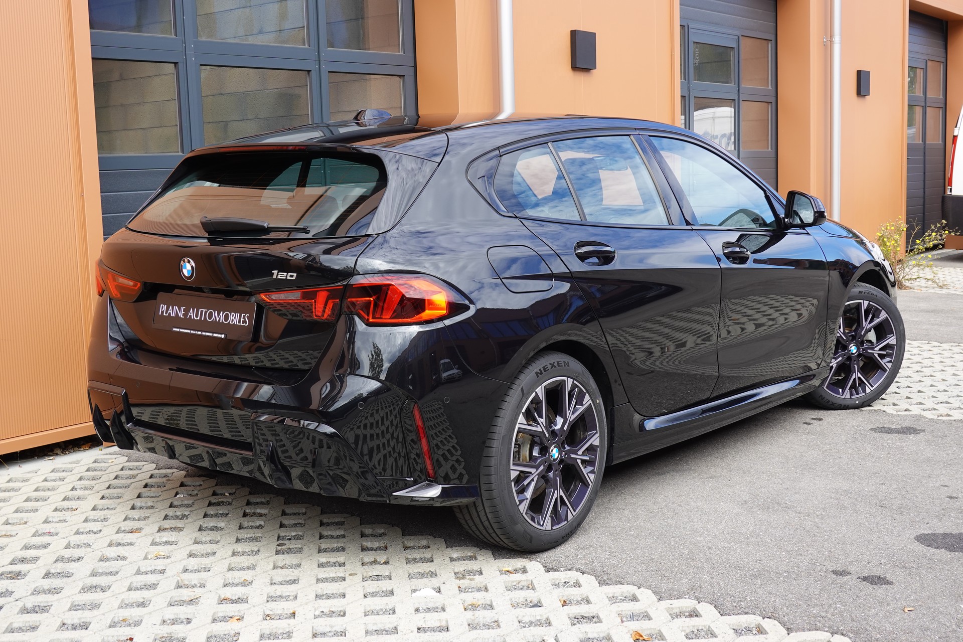 BMW 120i M Sport Steptronic - "LEASING DES 2,9% * Caméra Recul + Capteurs * Drive Select * Cuir/Alcantara"-image-6