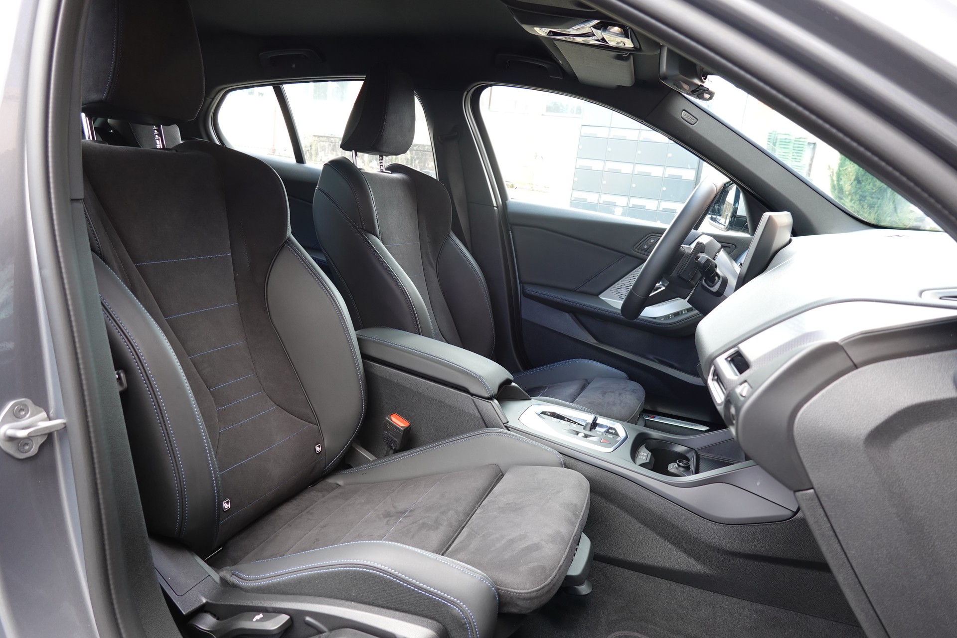 BMW 120i M Sport Steptronic - "LEASING DES 2,9% * Caméra Recul + Capteurs * Drive Select * Cuir/Alcantara"-image-23