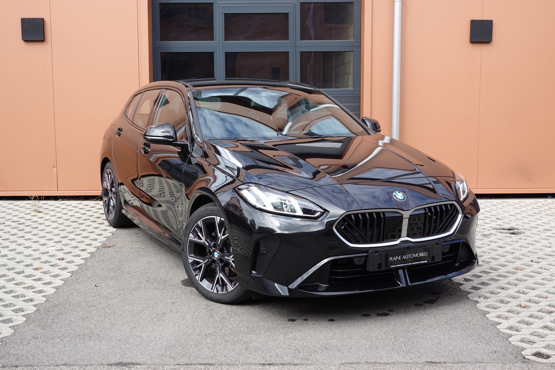BMW 120i M Sport Steptronic - "LEASING DES 2,9% * Caméra Recul + Capteurs * Drive Select * Cuir/Alcantara"-image-0