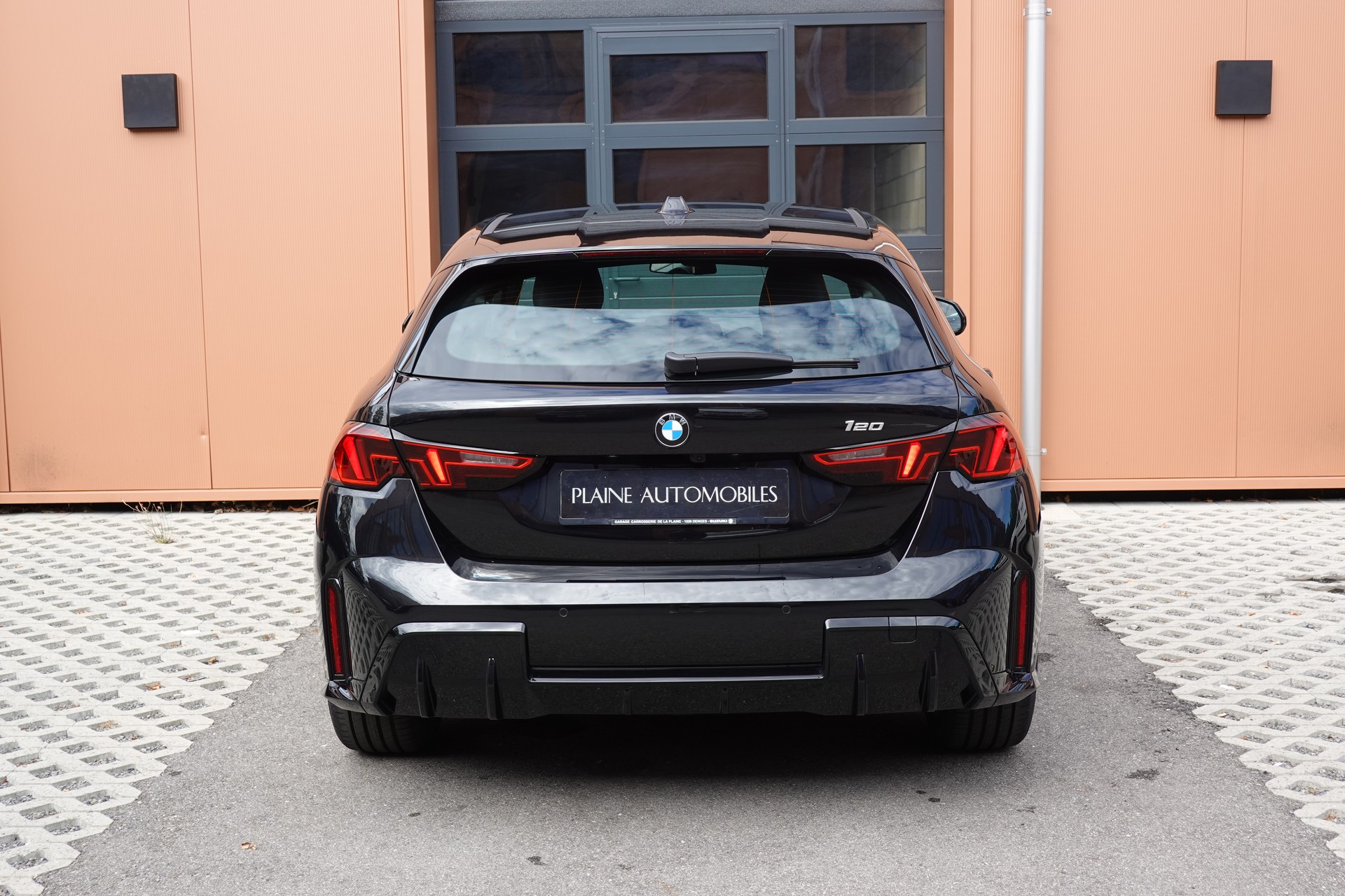 BMW 120i M Sport Steptronic - "LEASING DES 2,9% * Caméra Recul + Capteurs * Drive Select * Cuir/Alcantara"-image-8