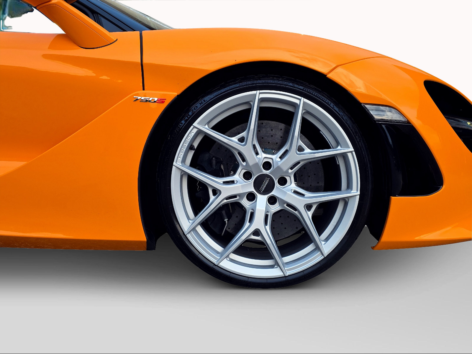 McLAREN 750s Spider-image-7