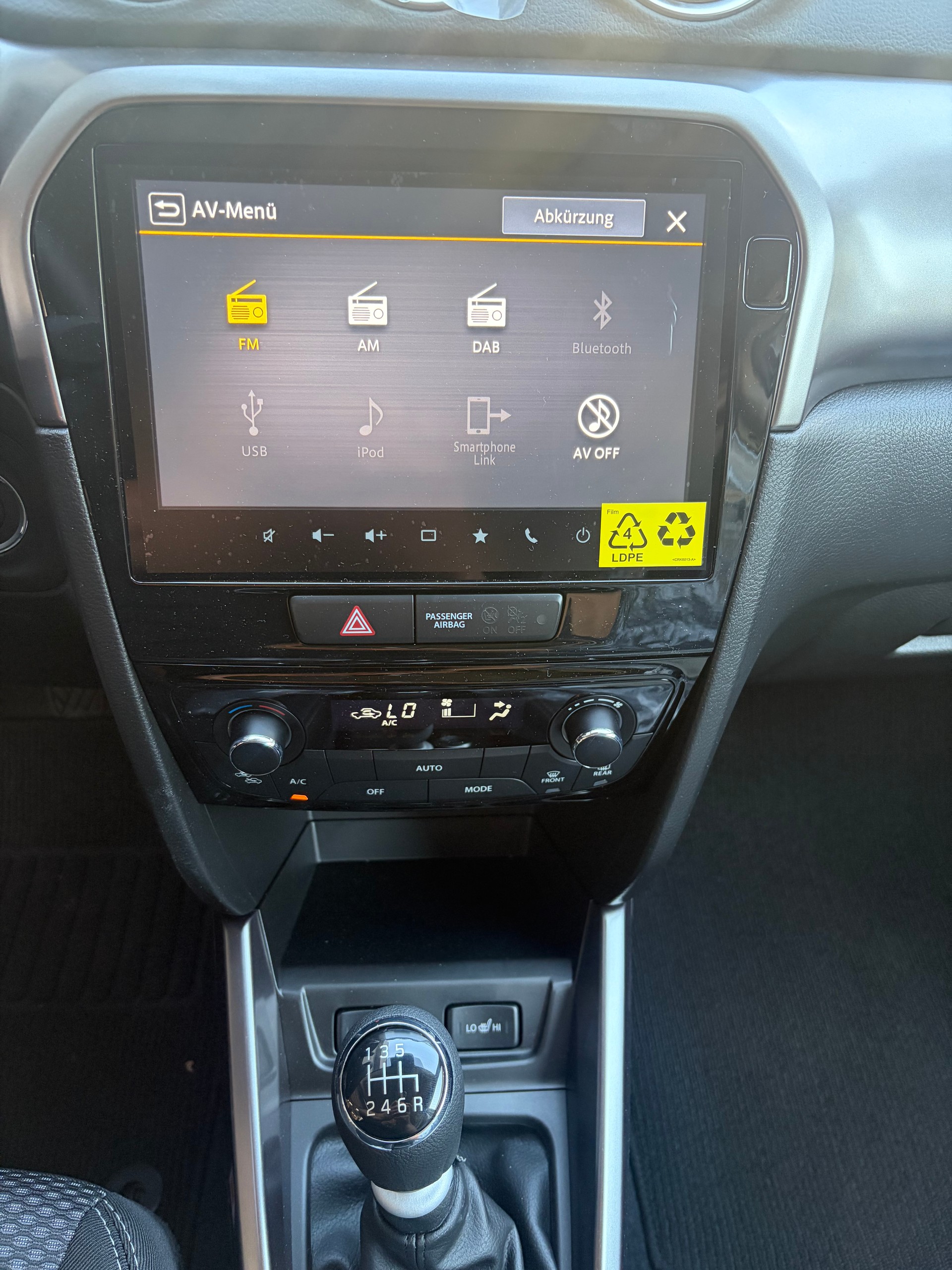 SUZUKI Vitara 1.4 Boosterjet Compact + Hybrid-image-4