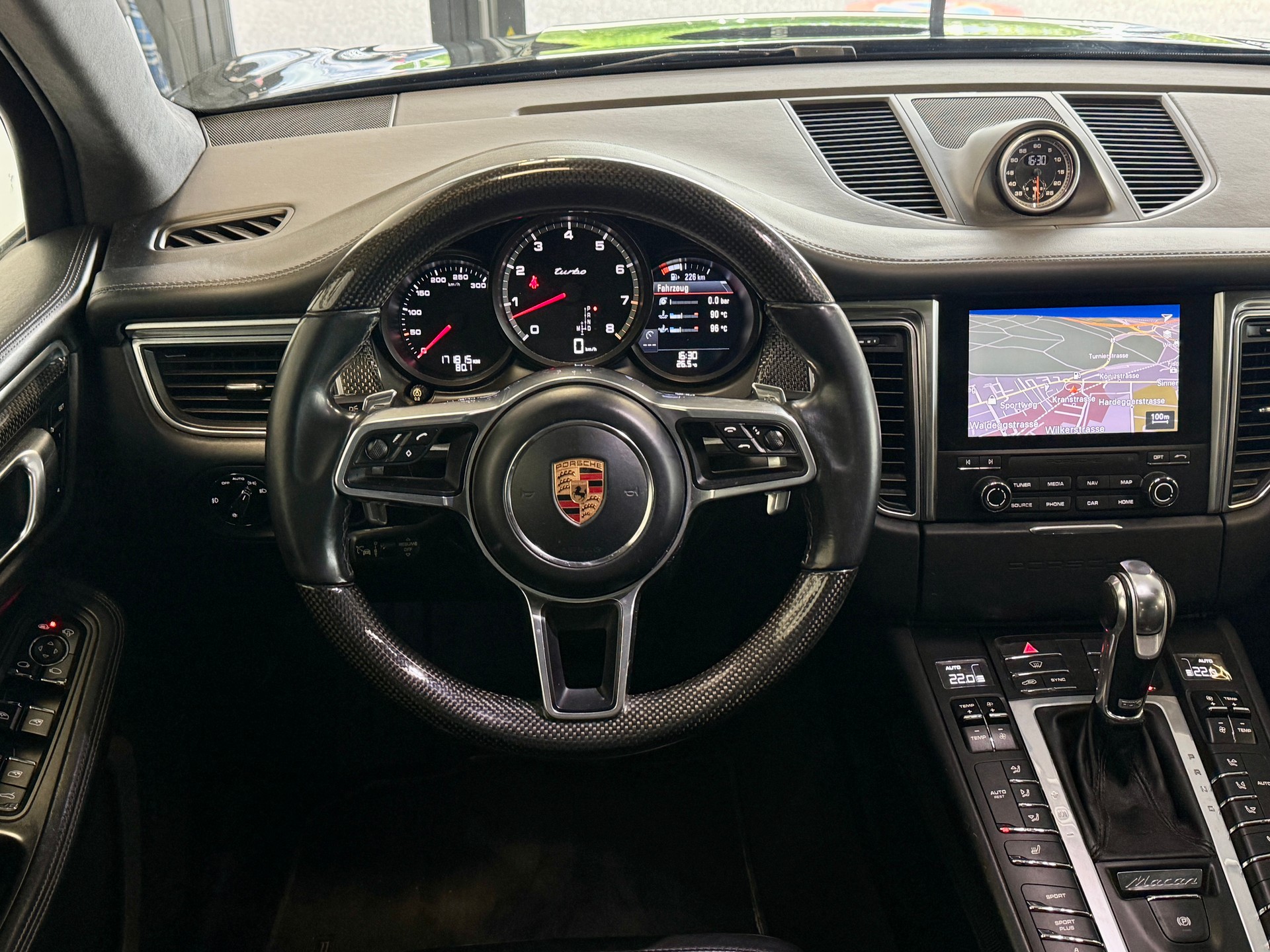 PORSCHE Macan Turbo Performance PDK-image-5
