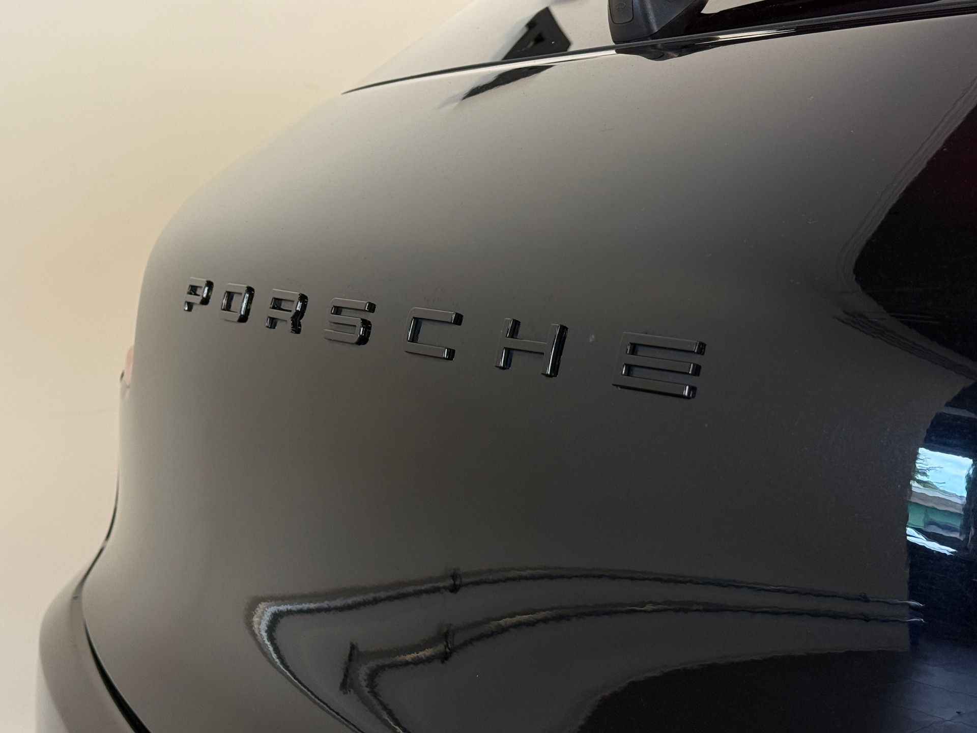 PORSCHE Macan Turbo Performance PDK-image-3