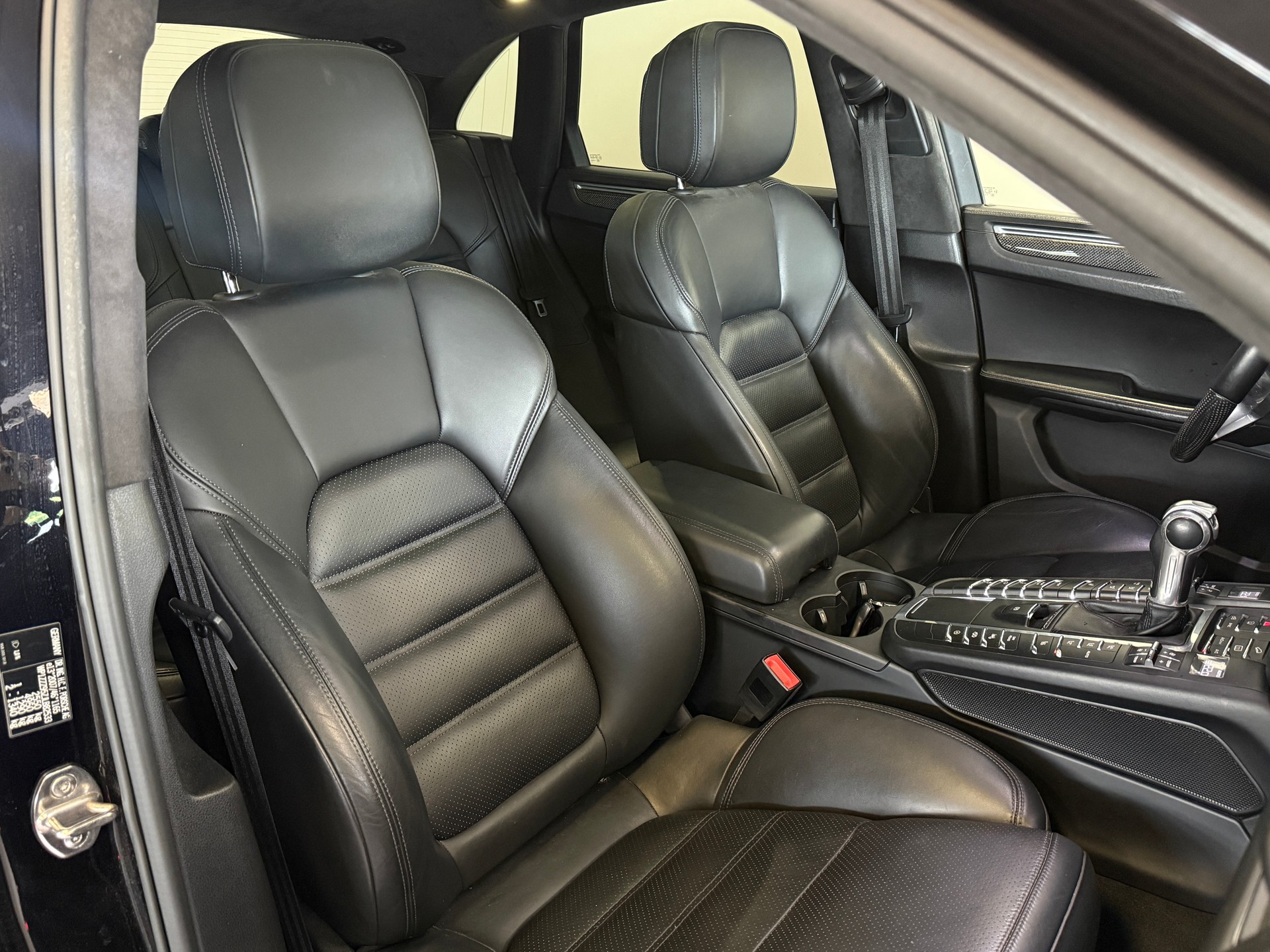 PORSCHE Macan Turbo Performance PDK-image-12