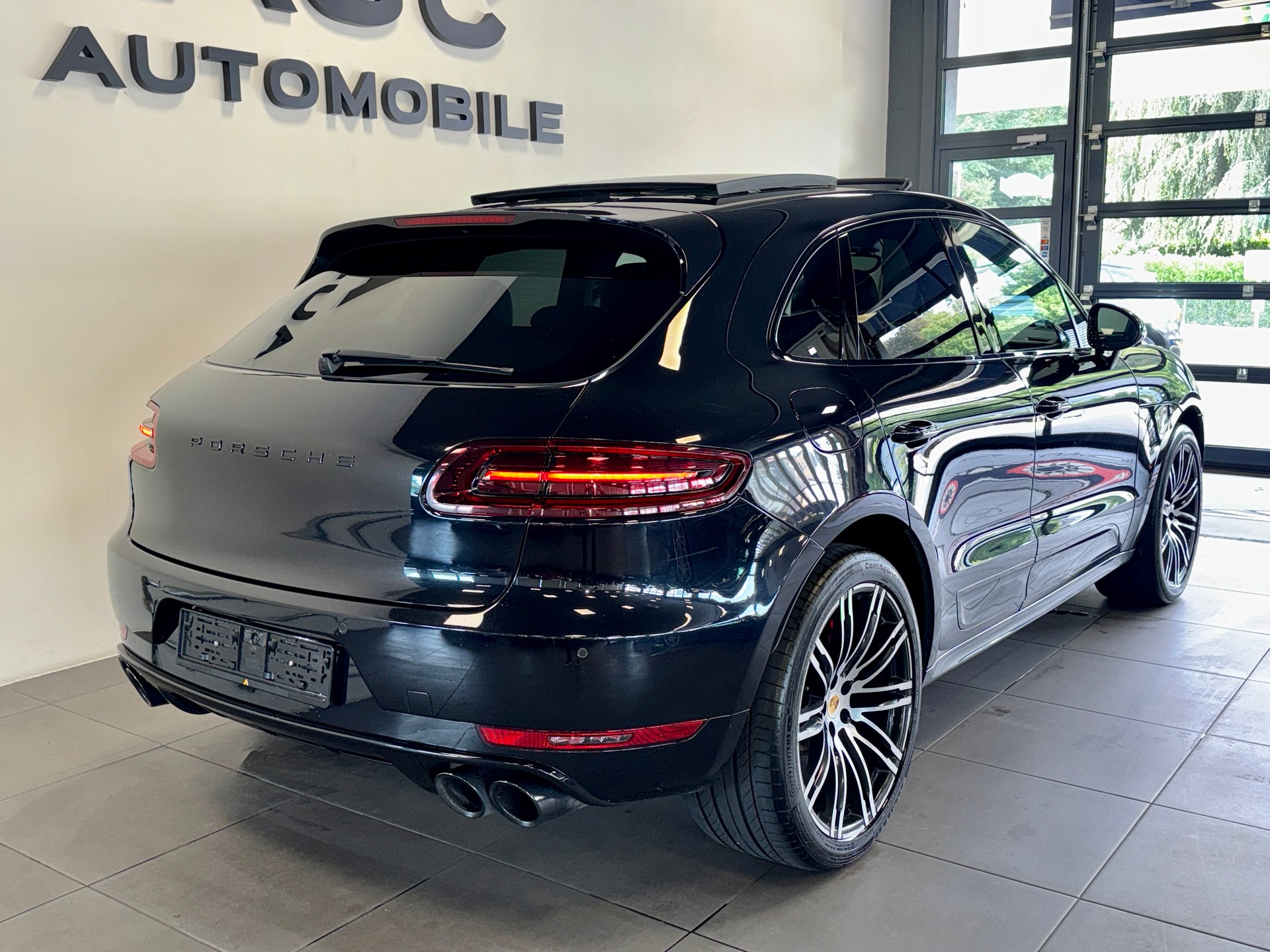 PORSCHE Macan Turbo Performance PDK-image-2