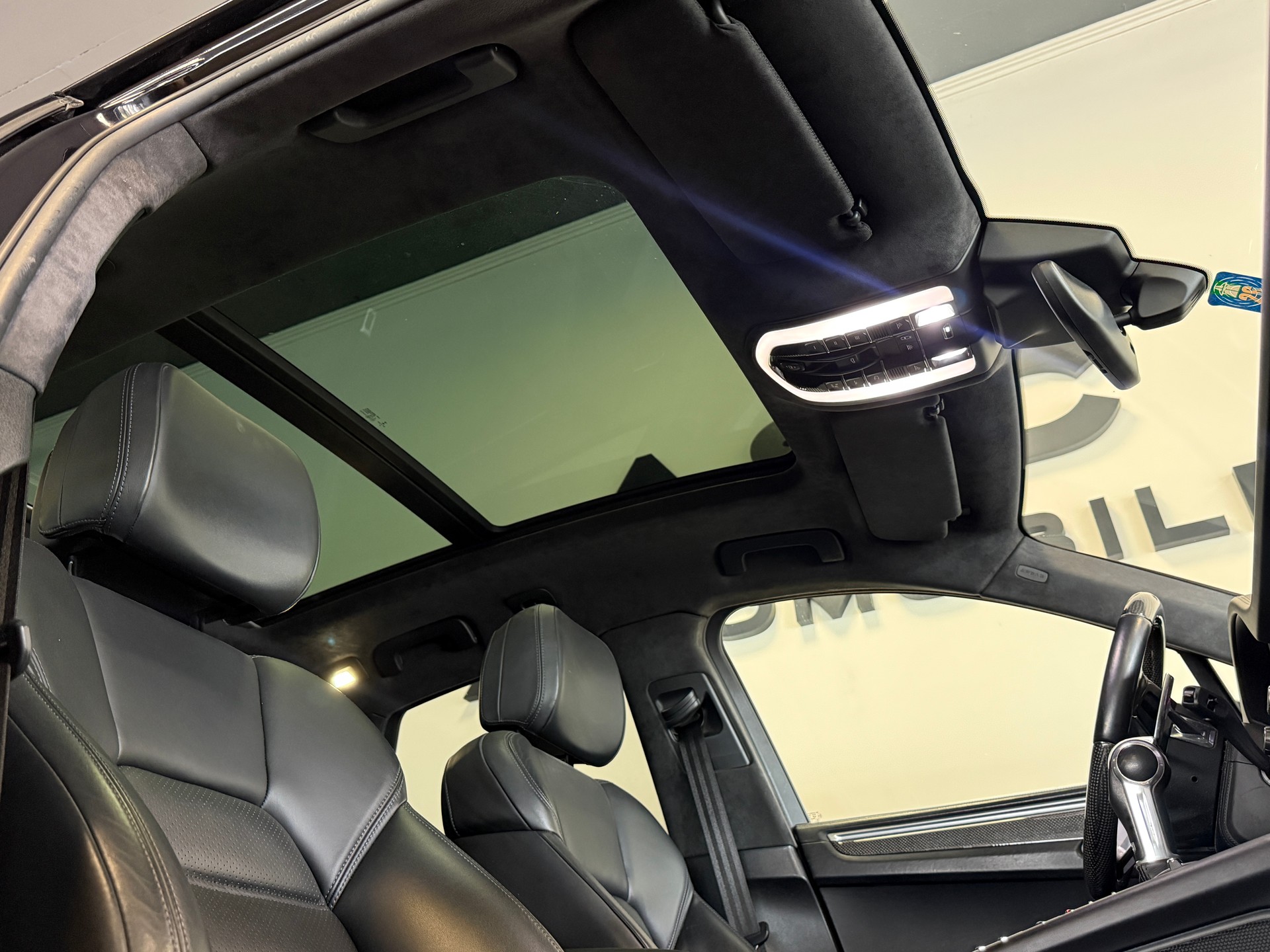PORSCHE Macan Turbo Performance PDK-image-13