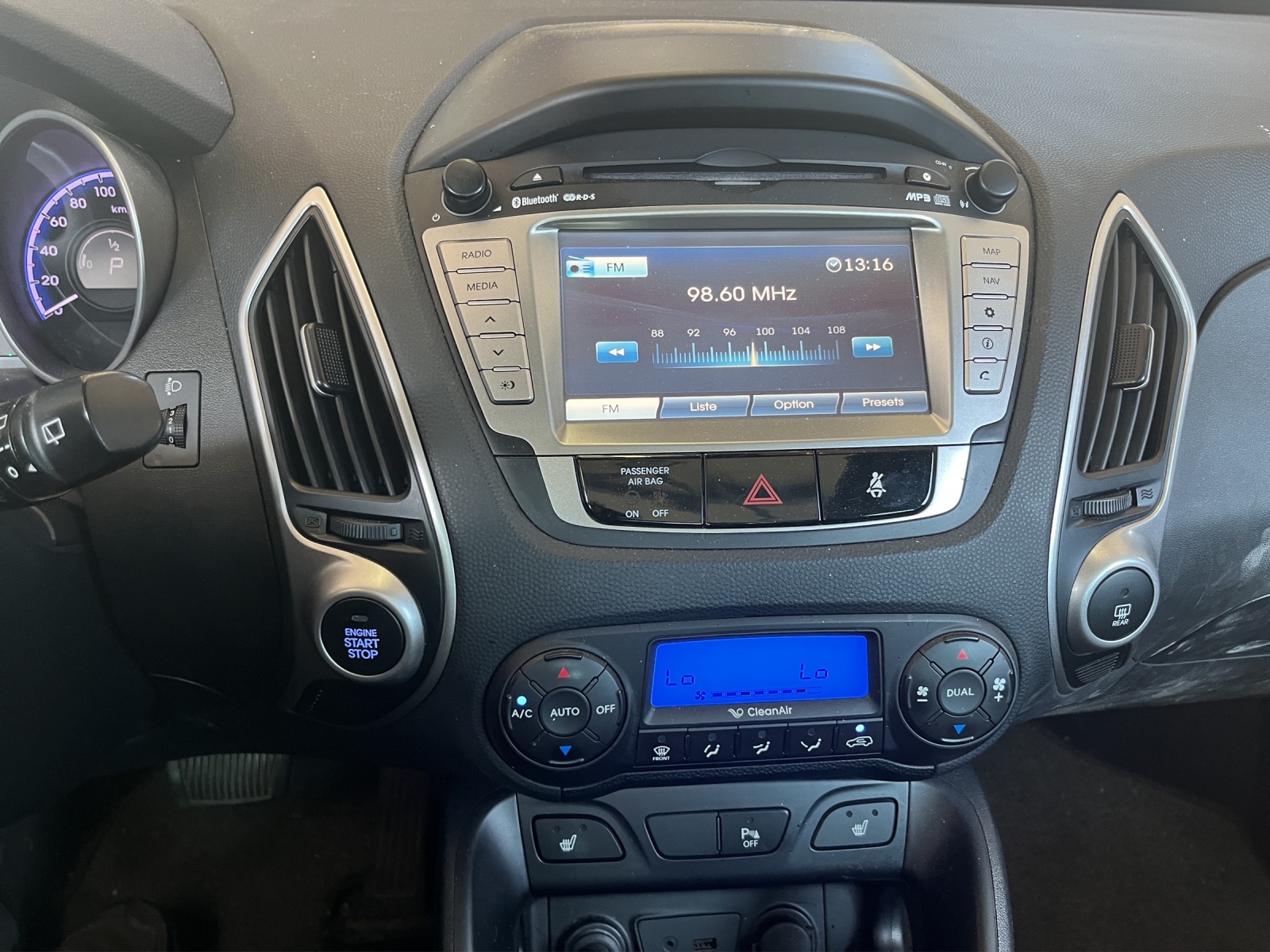 HYUNDAI iX 35 2.0 CRDi Premium 4WD Automatic-image-10