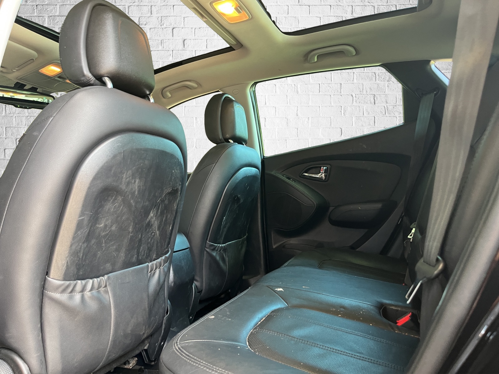 HYUNDAI iX 35 2.0 CRDi Premium 4WD Automatic-image-14