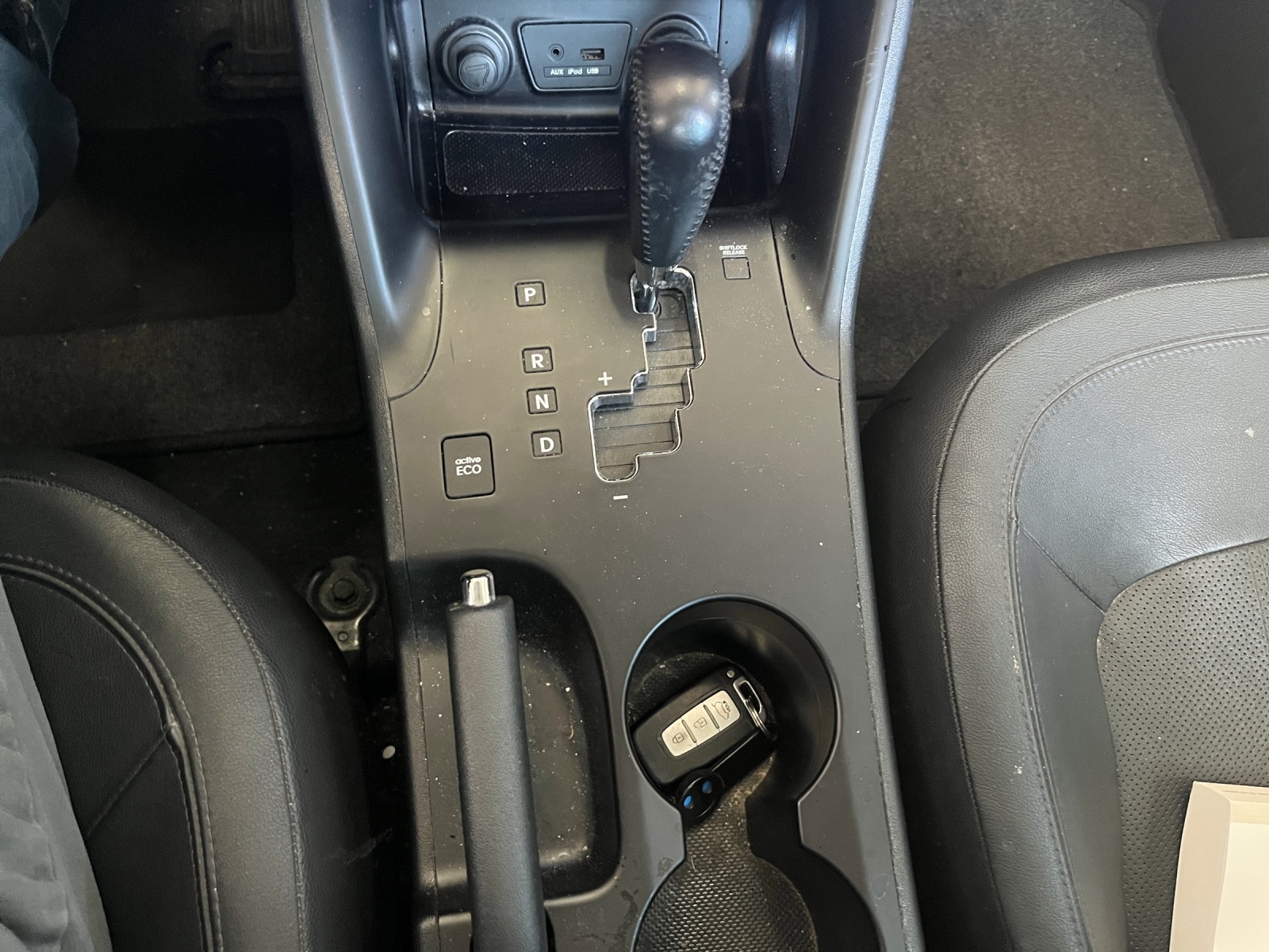 HYUNDAI iX 35 2.0 CRDi Premium 4WD Automatic-image-11