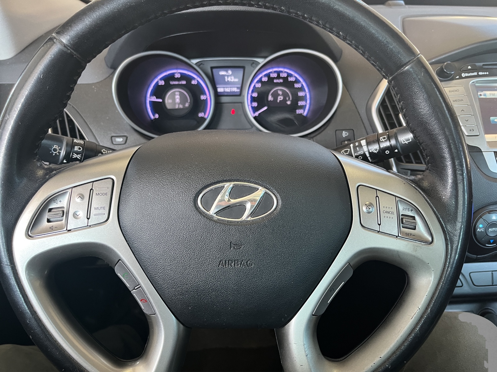 HYUNDAI iX 35 2.0 CRDi Premium 4WD Automatic-image-9