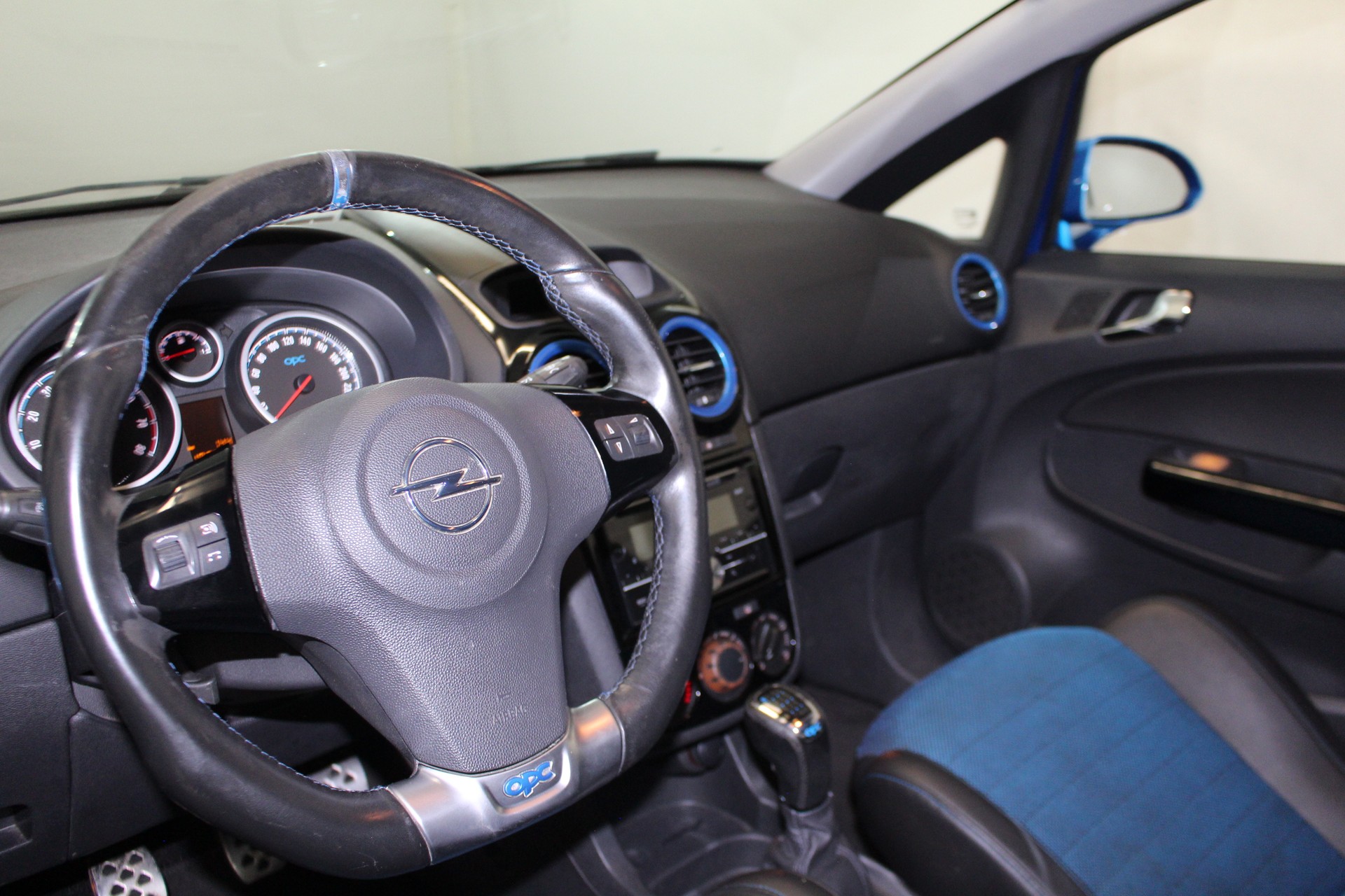 OPEL Corsa 1.6 T OPC-image-12