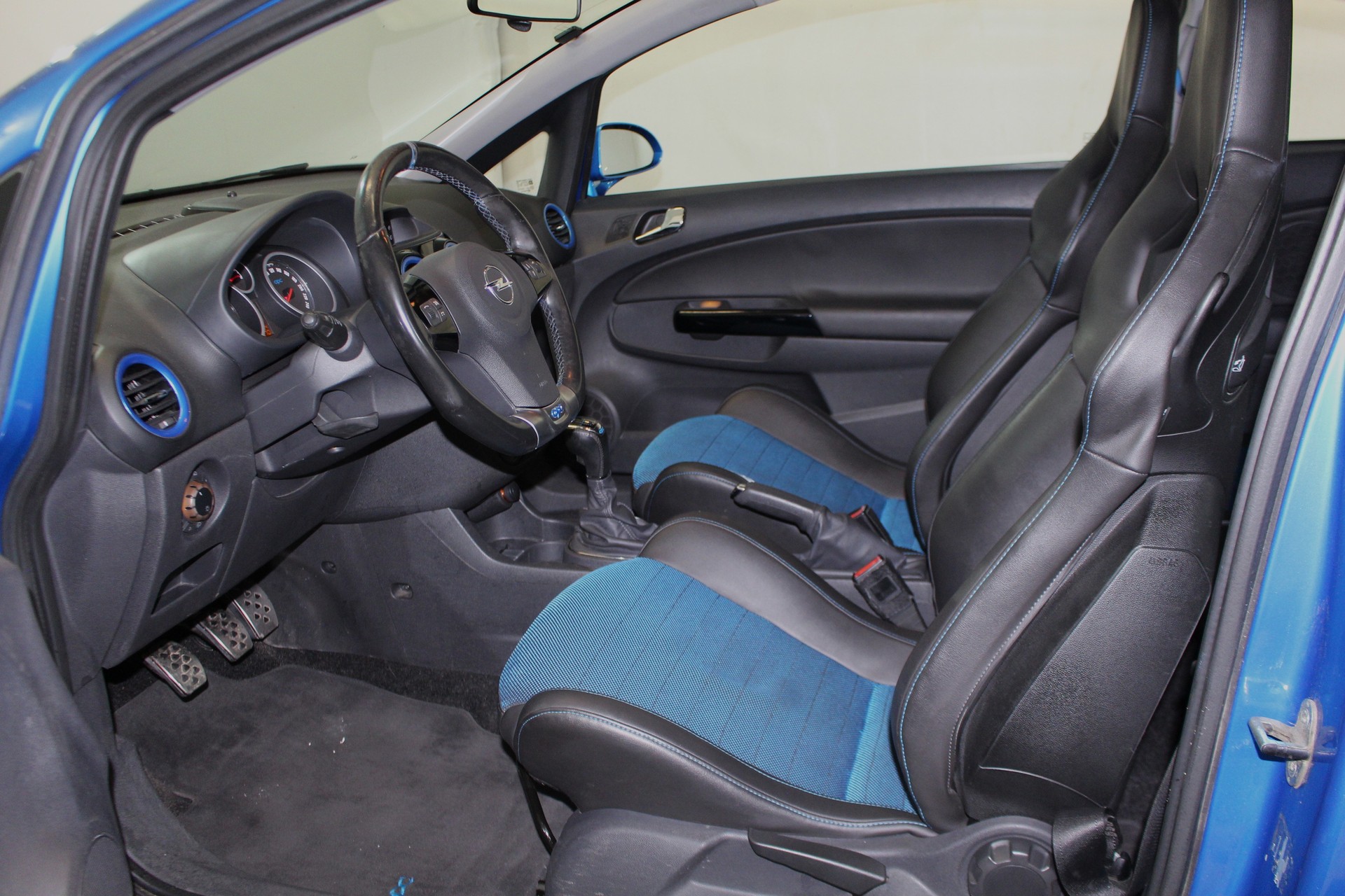 OPEL Corsa 1.6 T OPC-image-6