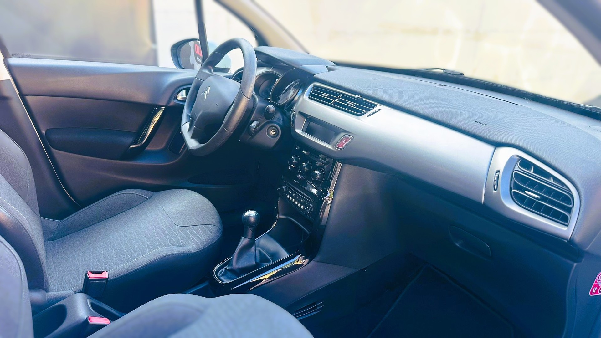 CITROEN C3 1.2i Attraction-image-12