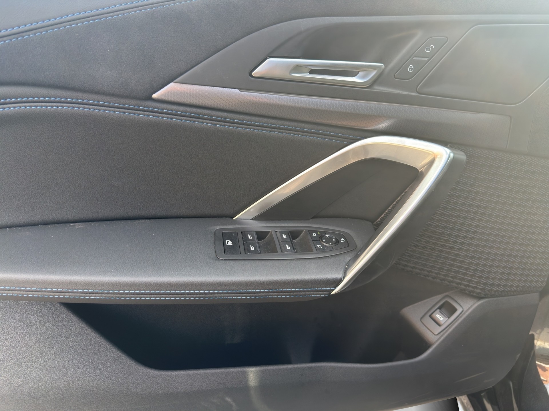BMW X2 sDrive 20d M Sport Shadow Line-image-8