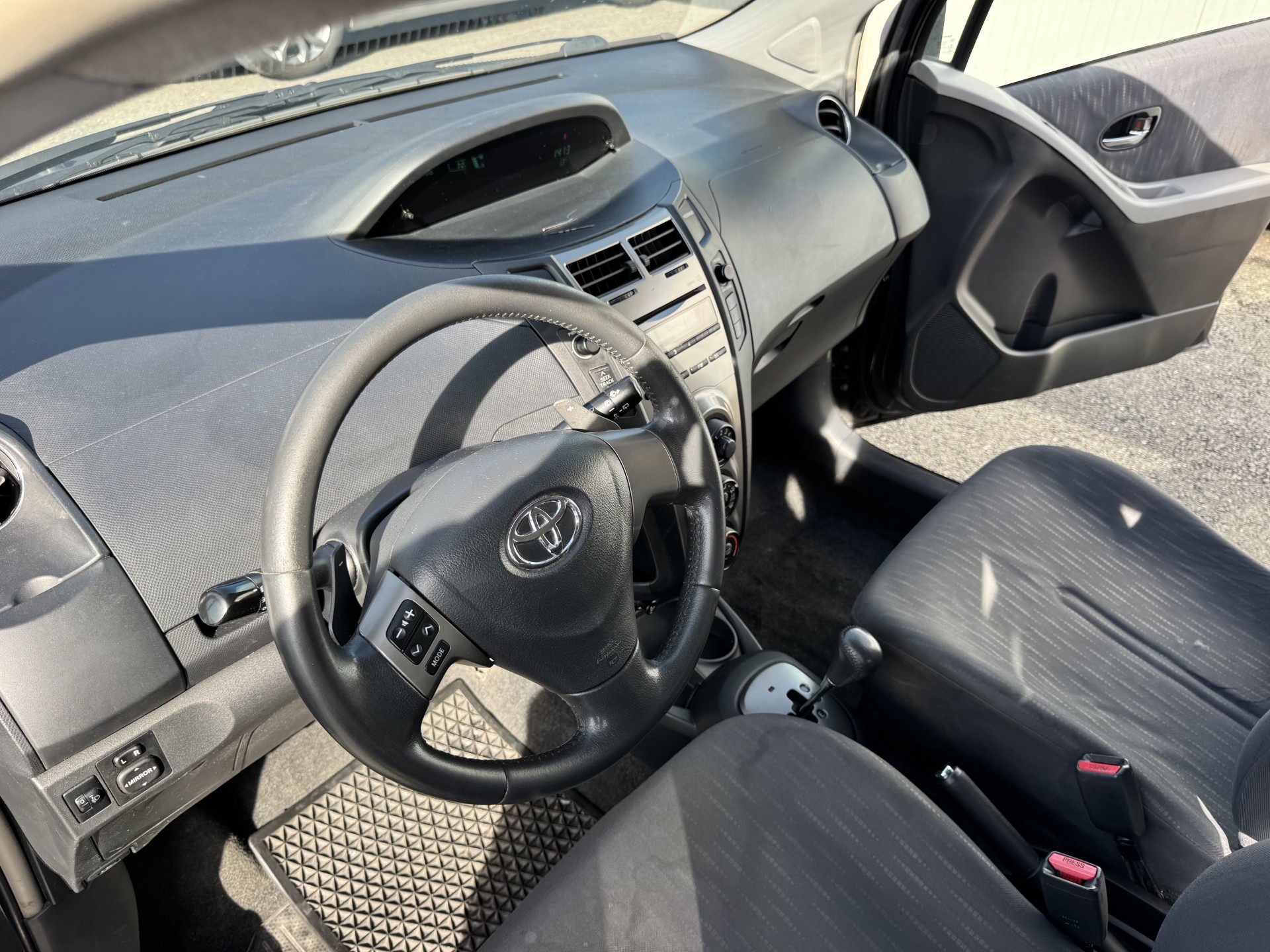 TOYOTA Yaris 1.33 Linea Luna Multimode-image-8