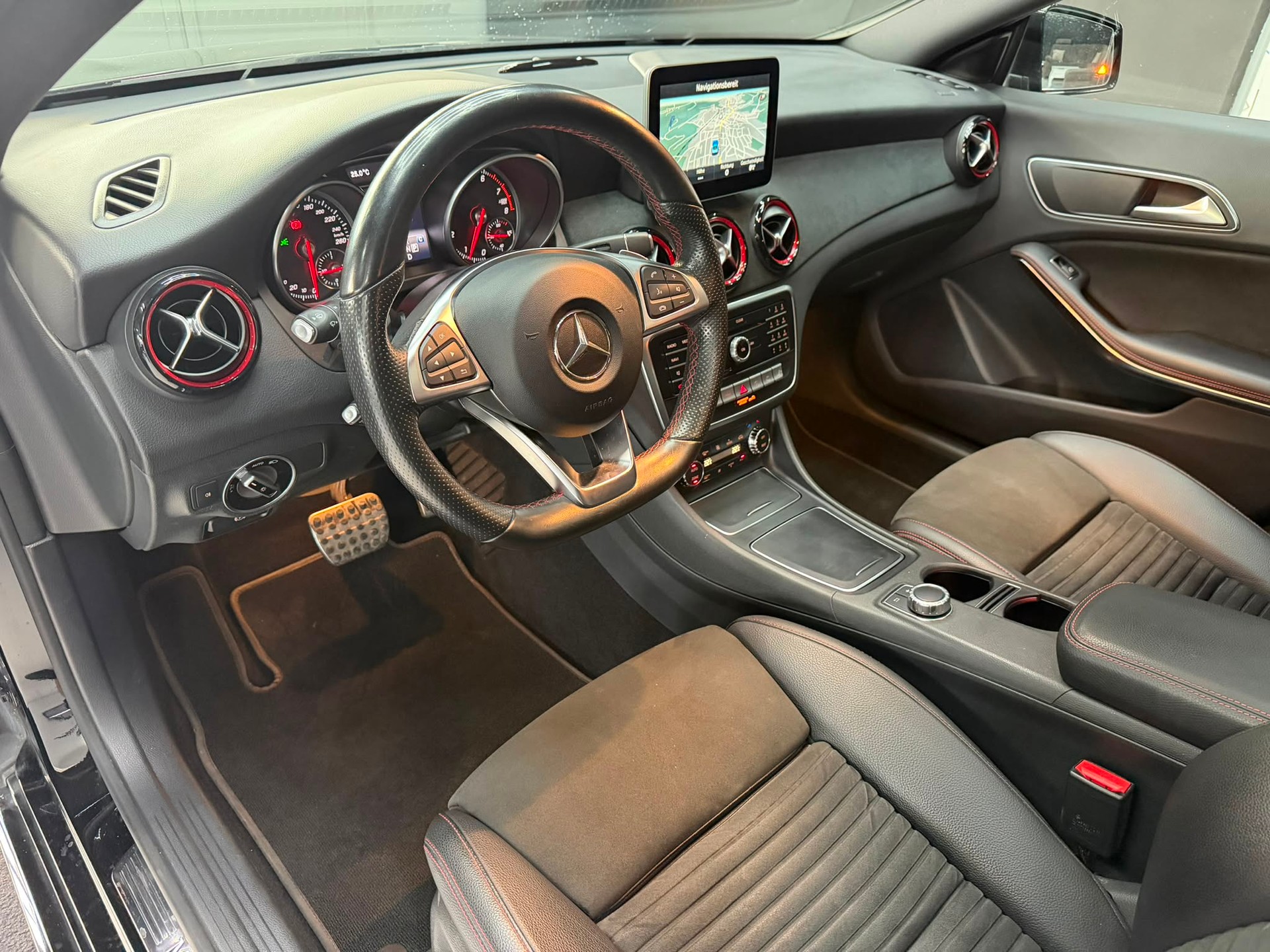 MERCEDES-BENZ CLA Shooting Brake 250 Sport 4Matic 7G-DCT-image-5
