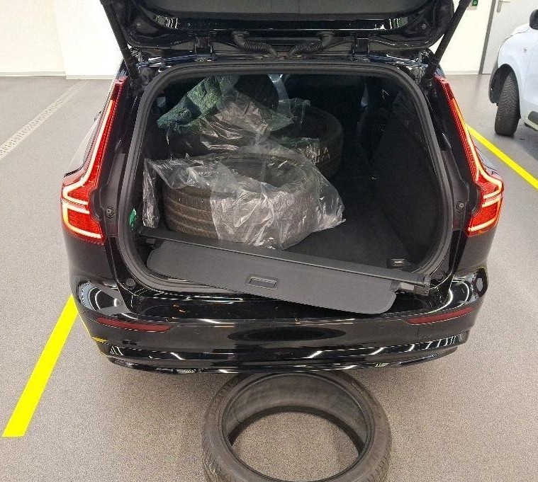 VOLVO V60 B4 Benzin Mild Hybrid Ultra Dark DCT-image-5