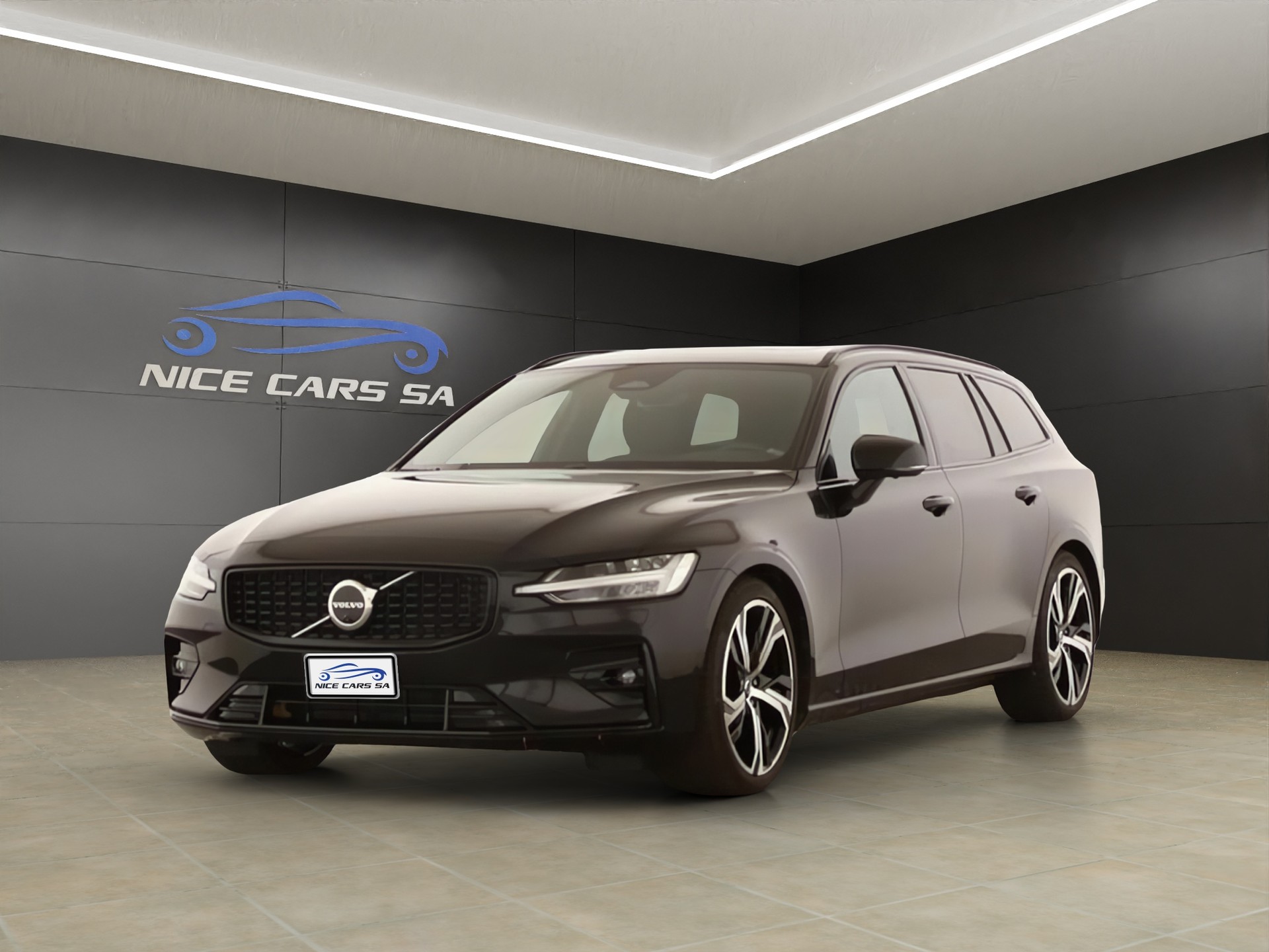 VOLVO V60 B4 Benzin Mild Hybrid Ultra Dark DCT-image-0