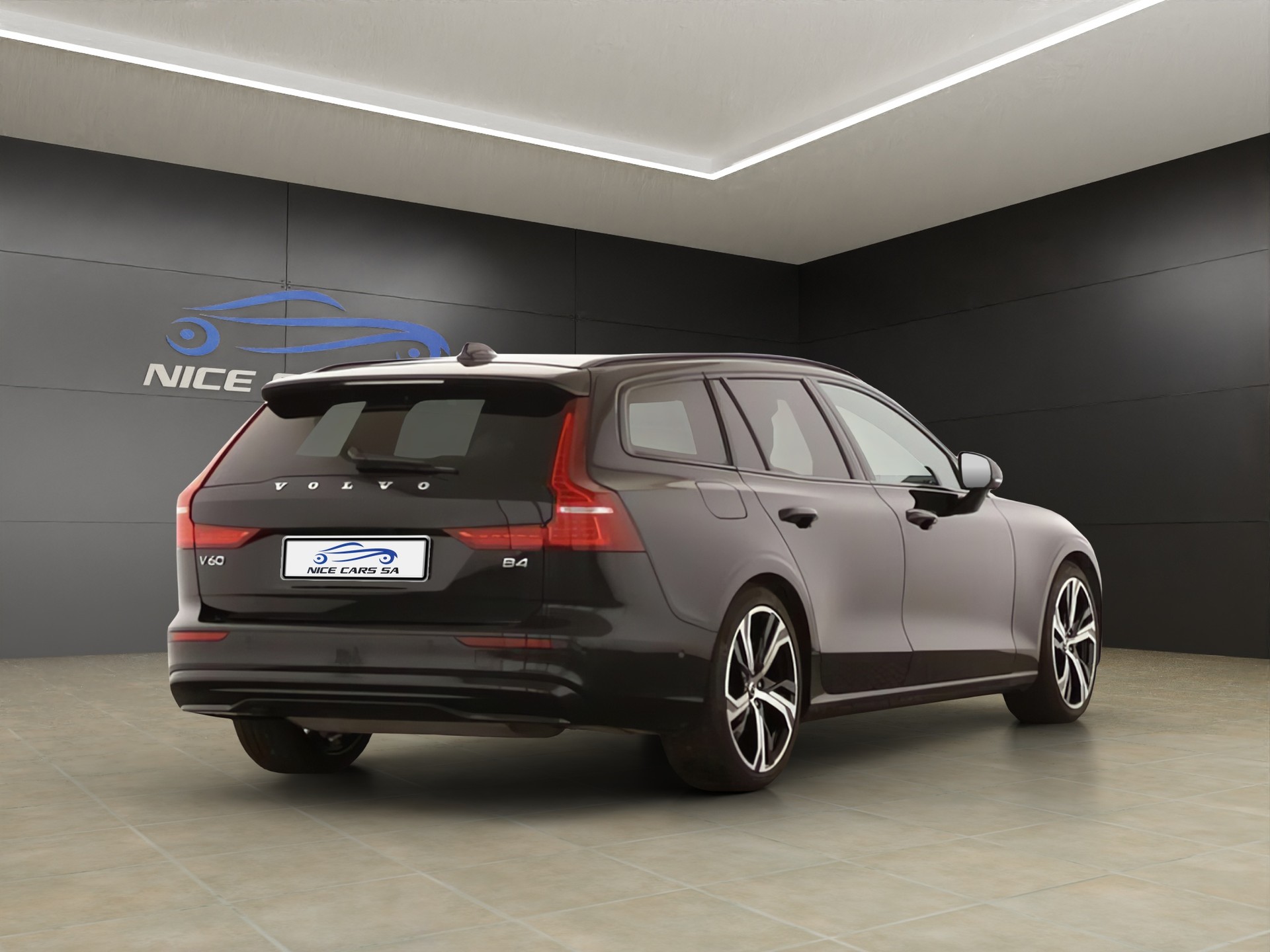 VOLVO V60 B4 Benzin Mild Hybrid Ultra Dark DCT-image-1
