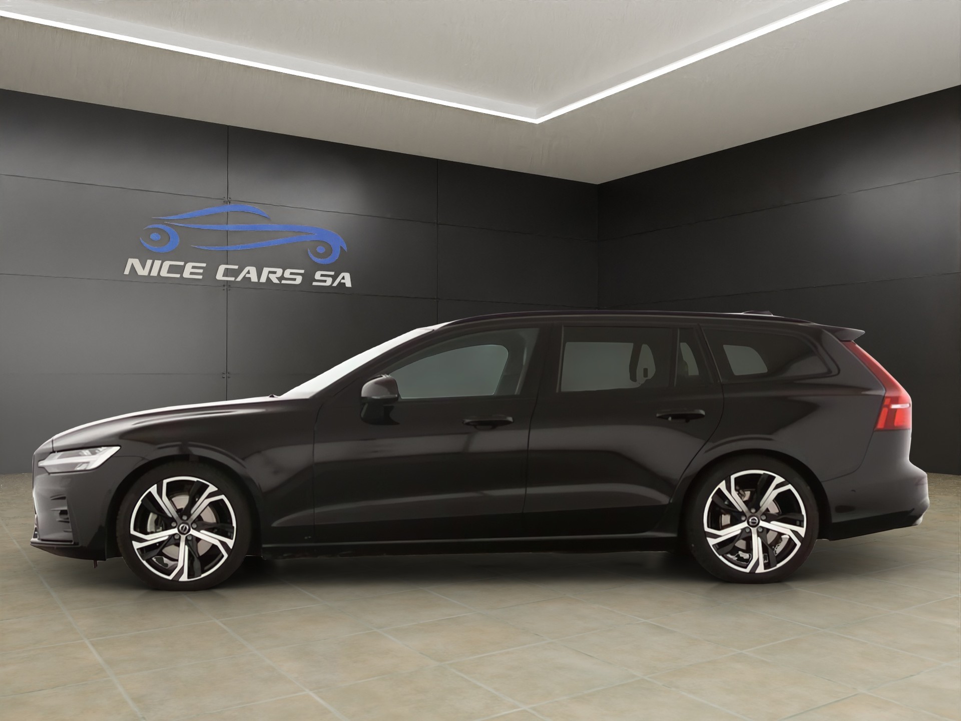 VOLVO V60 B4 Benzin Mild Hybrid Ultra Dark DCT-image-2