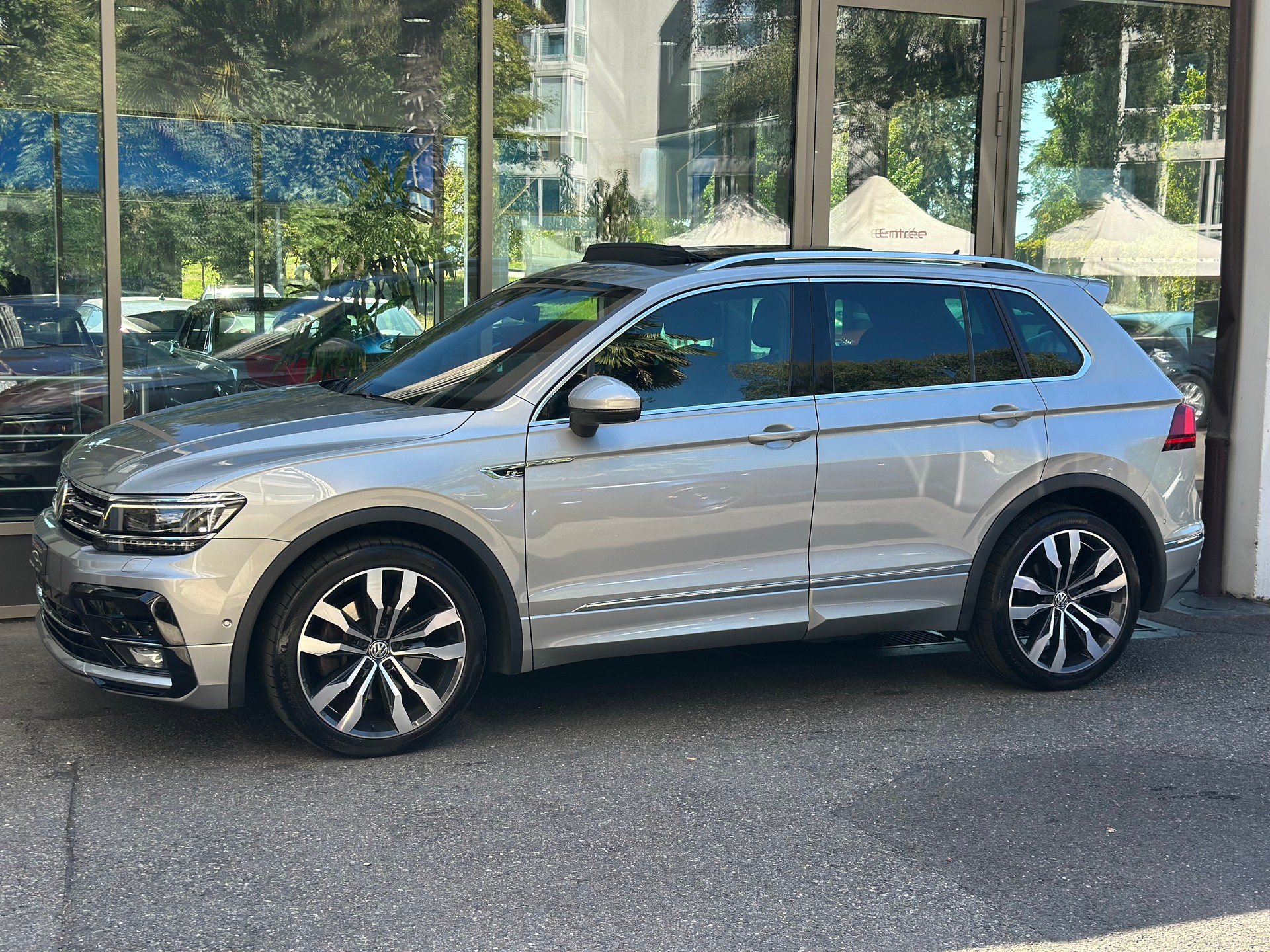 VW Tiguan 2.0TSI Highline R-Line 4Motion DSG-image-2