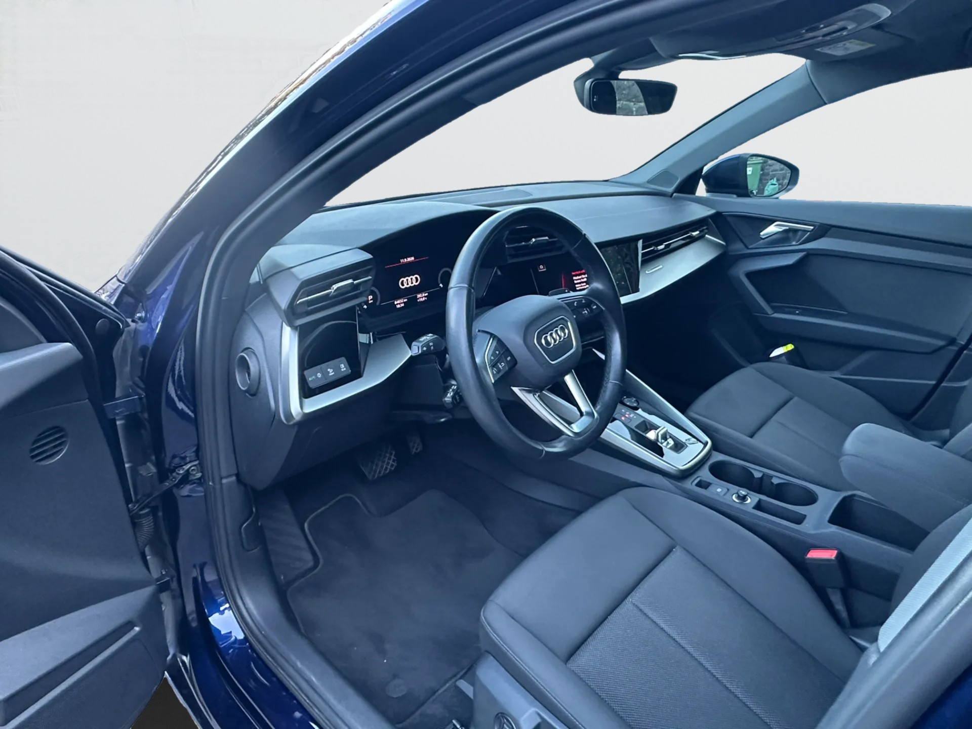 AUDI A3 Sportback 35 TFSI Attraction S-tronic-image-9