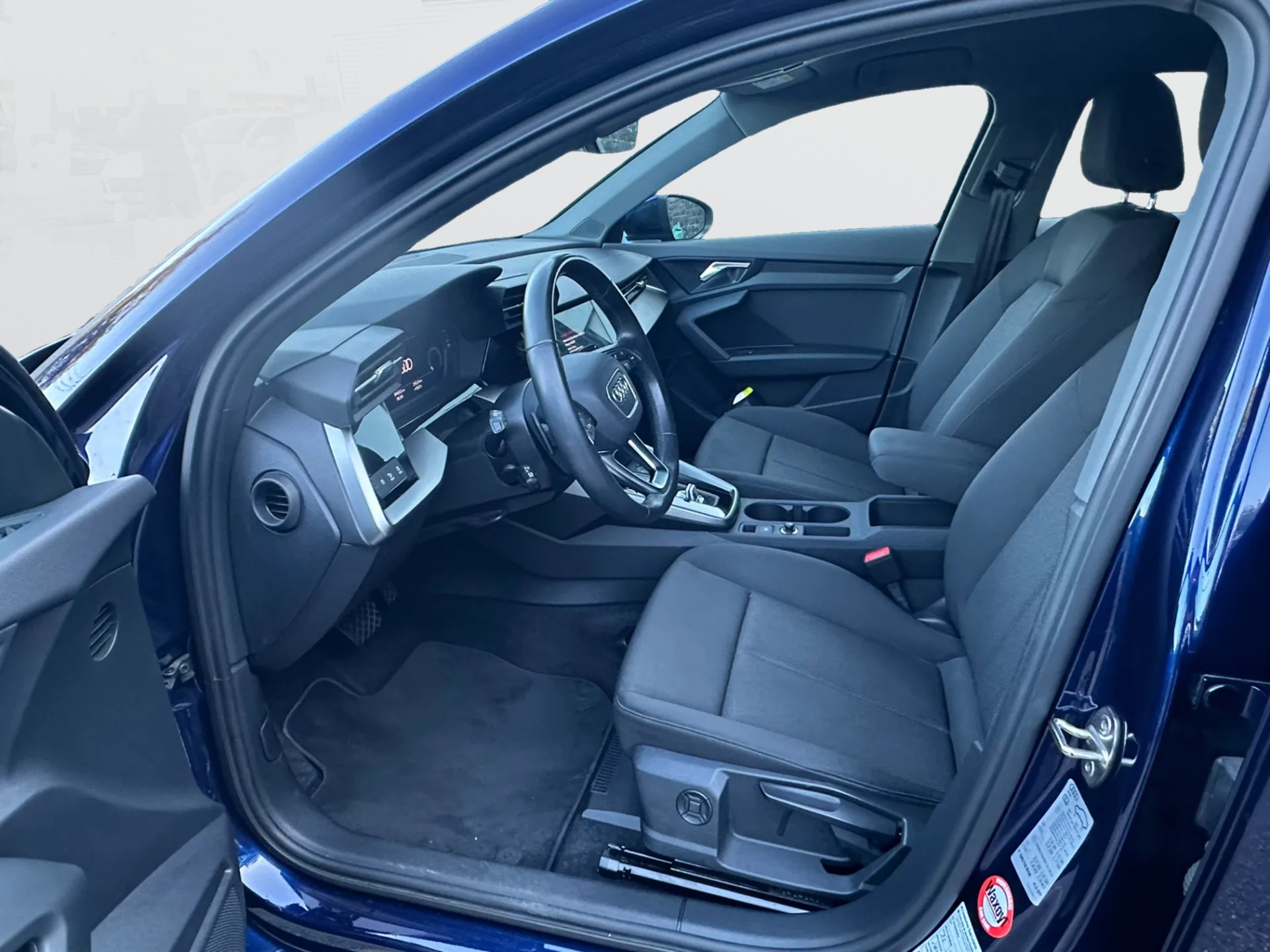 AUDI A3 Sportback 35 TFSI Attraction S-tronic-image-8