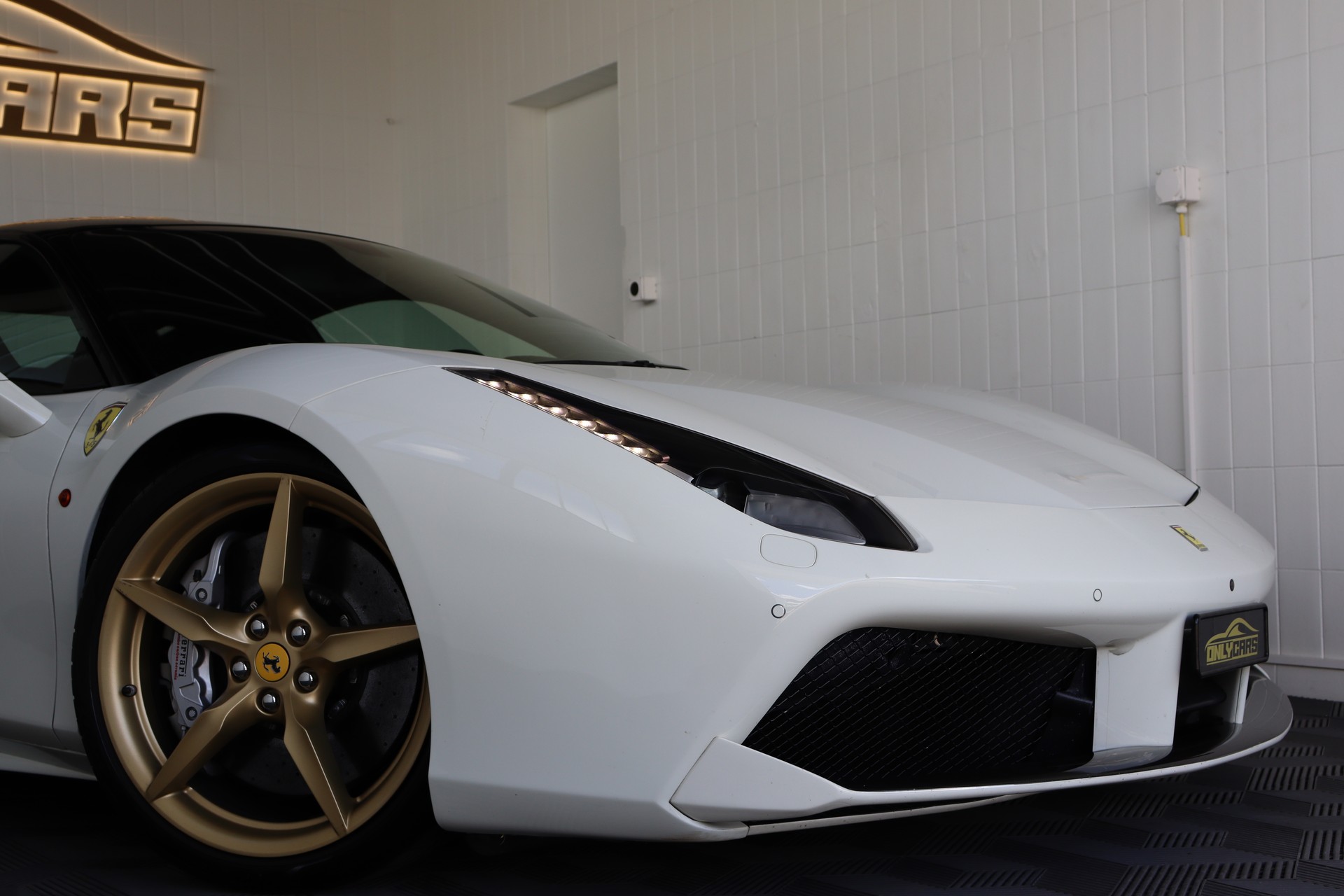 FERRARI 488 GTB 3.9 V8-image-2