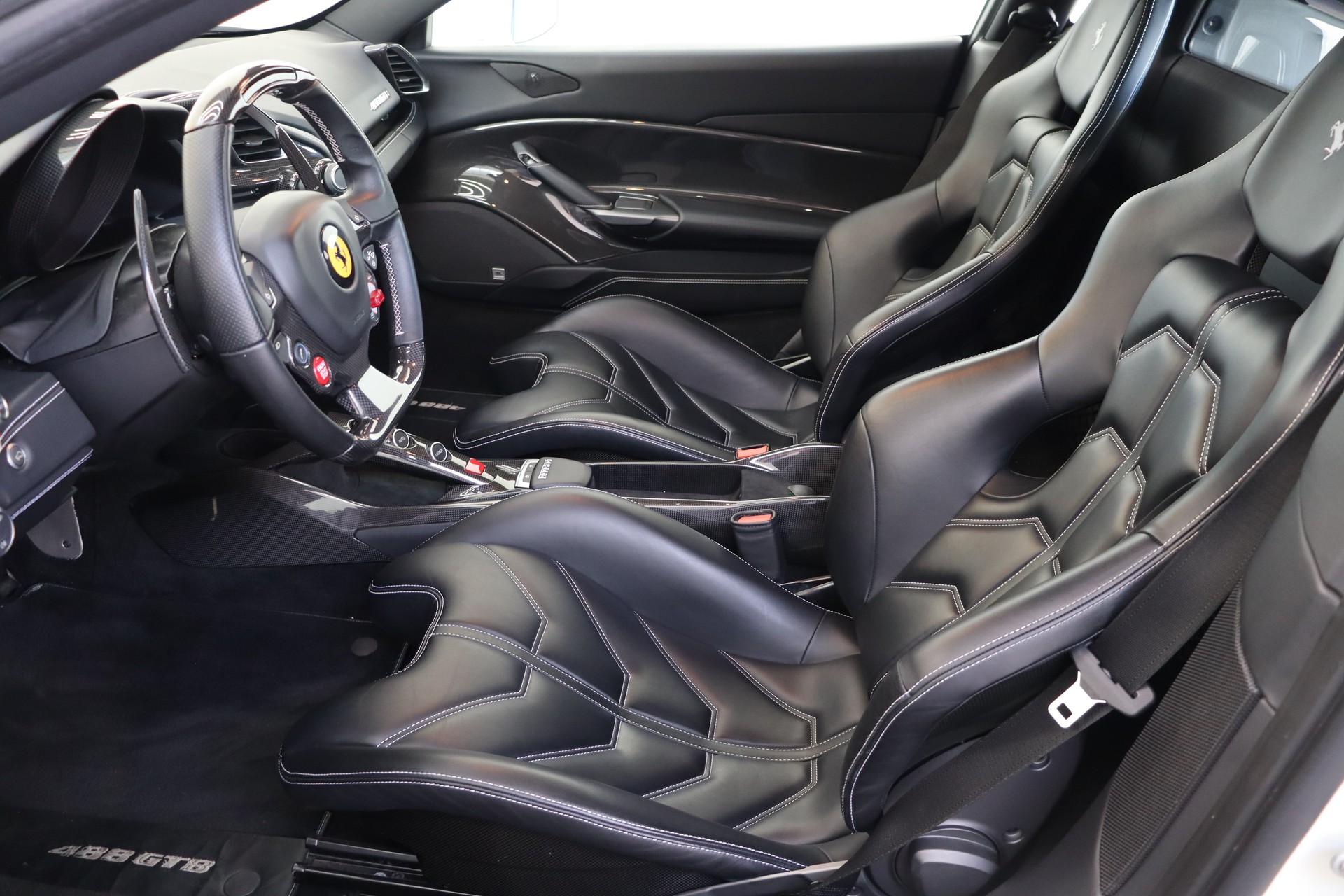 FERRARI 488 GTB 3.9 V8-image-14