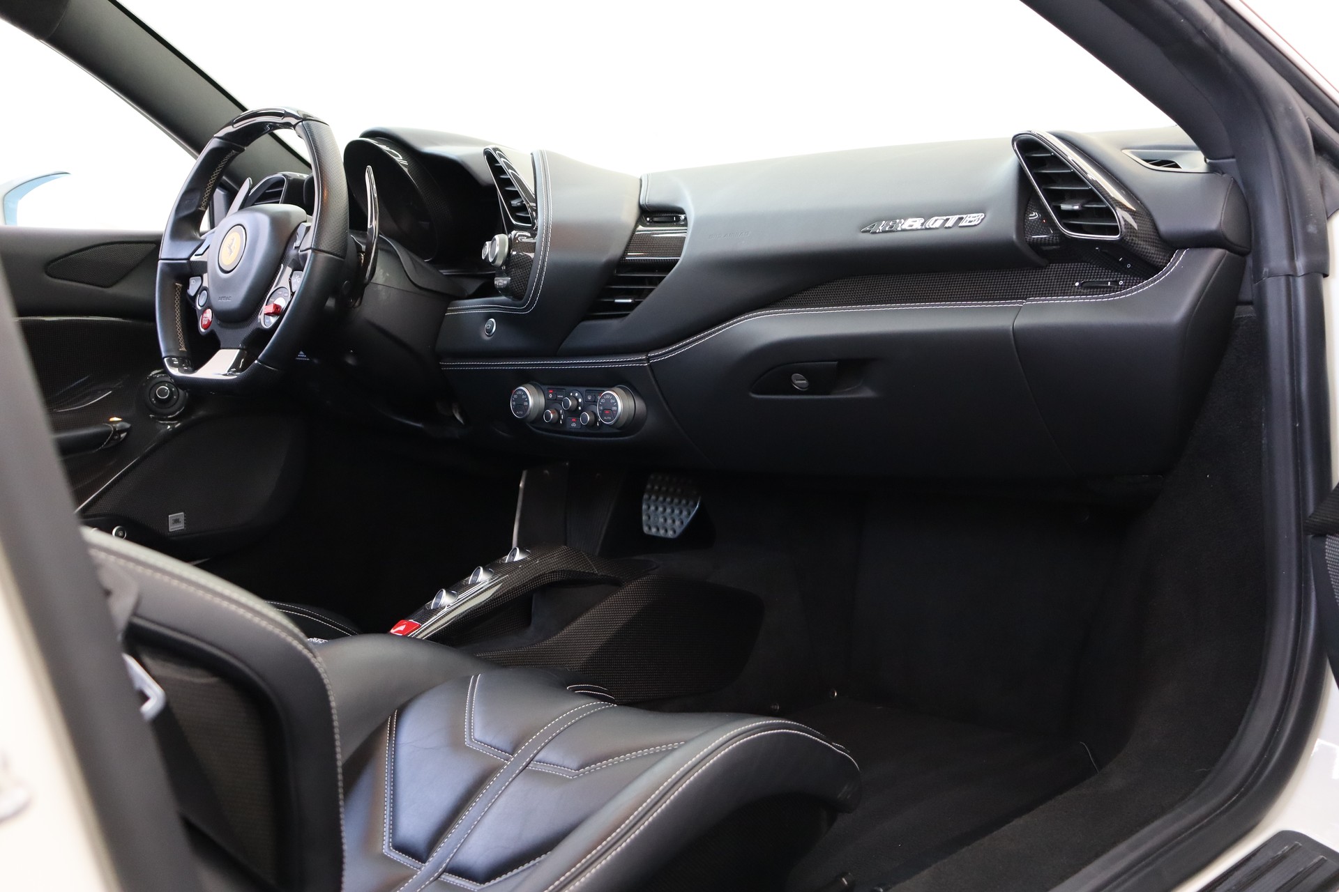 FERRARI 488 GTB 3.9 V8-image-17
