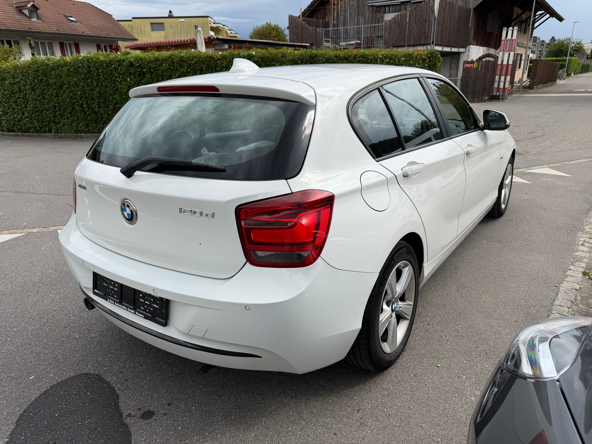 BMW 120d xDrive Sport Line-b5b-image-2