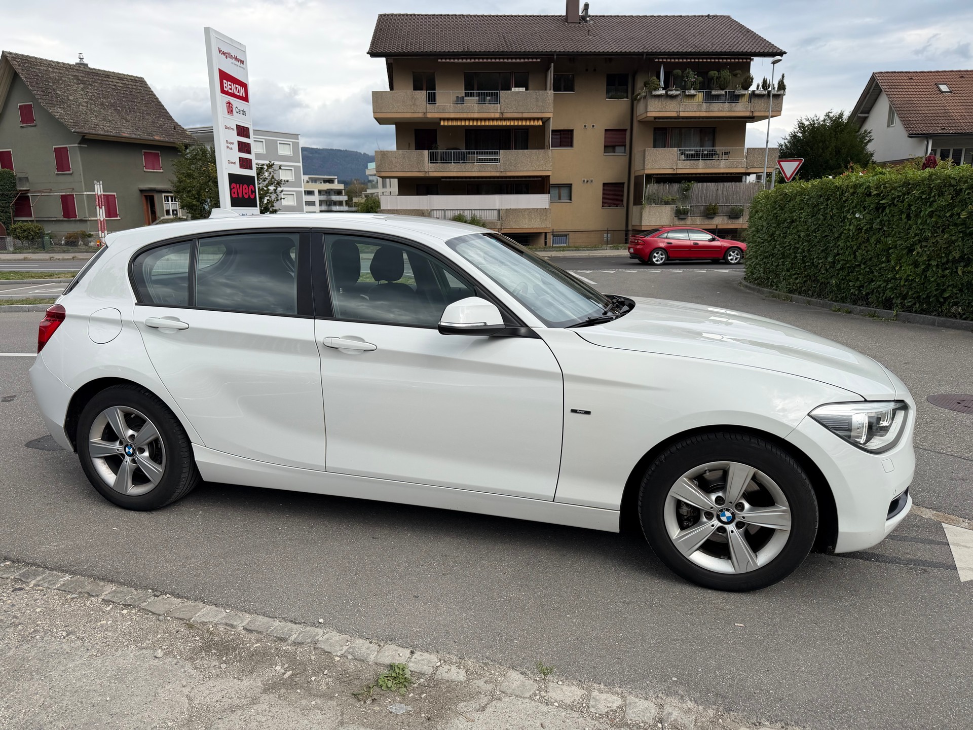 BMW 120d xDrive Sport Line-b5b-image-3
