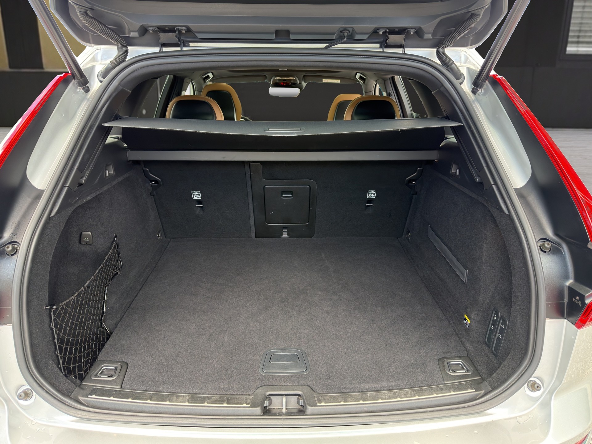 VOLVO XC60 2.0 D5 Inscription AWD-image-15